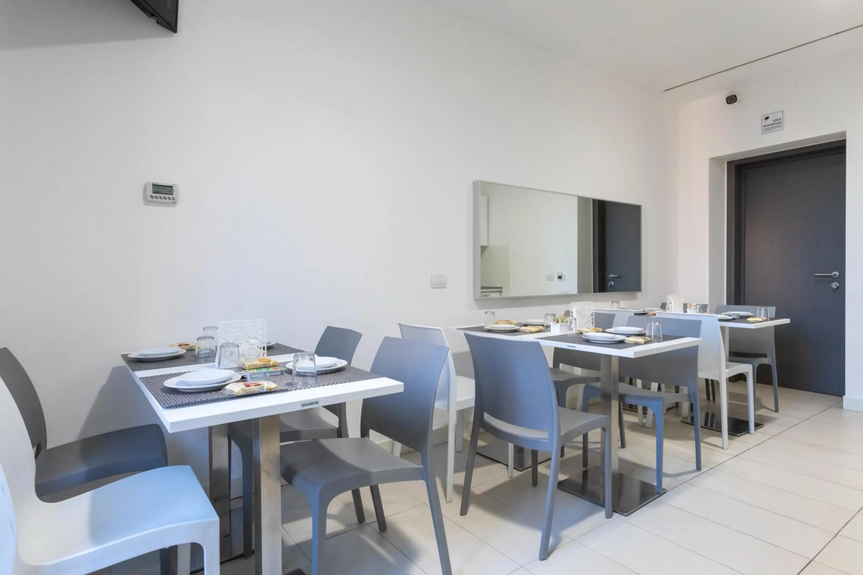 Restaurant/places to eat in Trevi Elite Rome