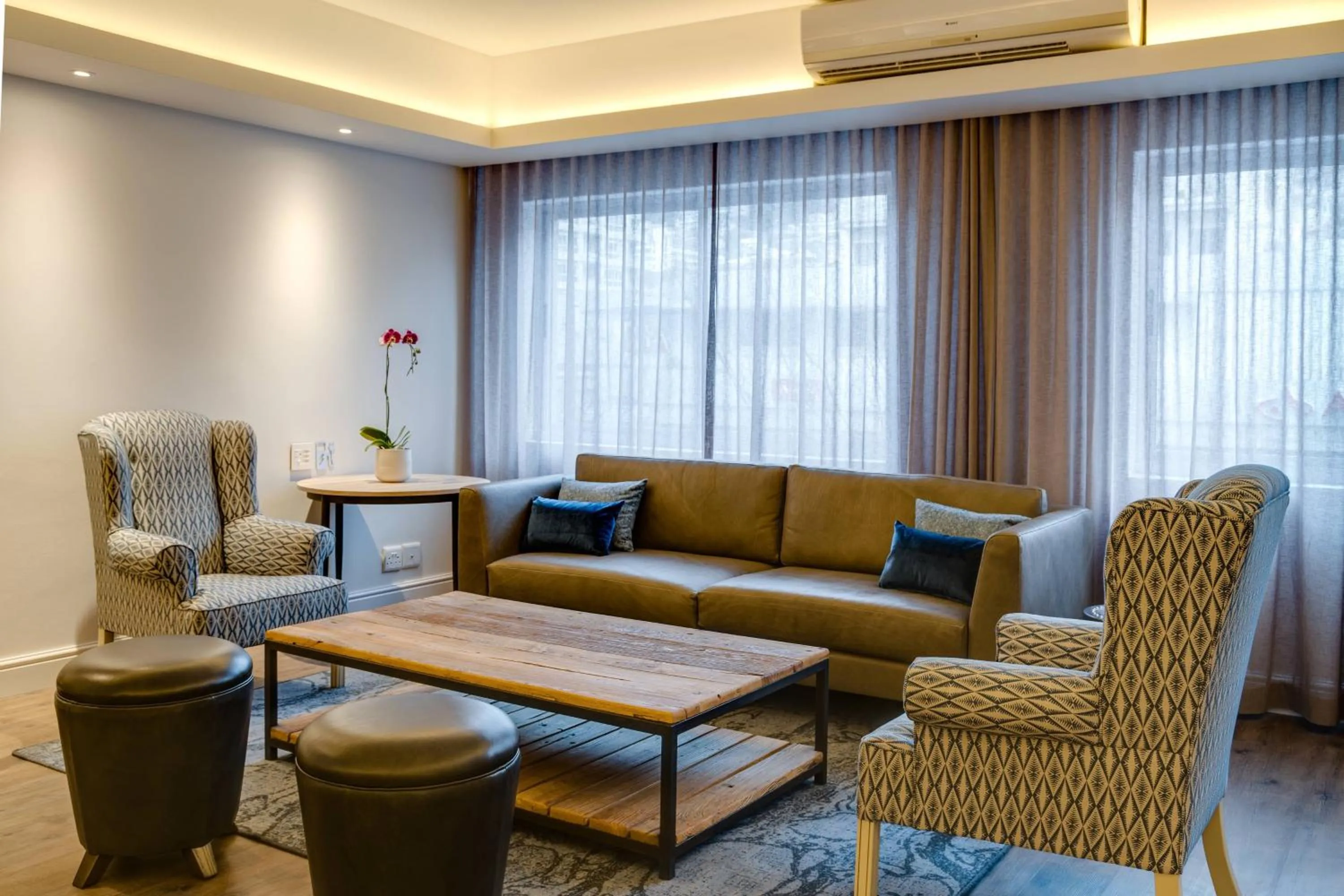 Lounge or bar in Protea Hotel by Marriott Cape Town Sea Point