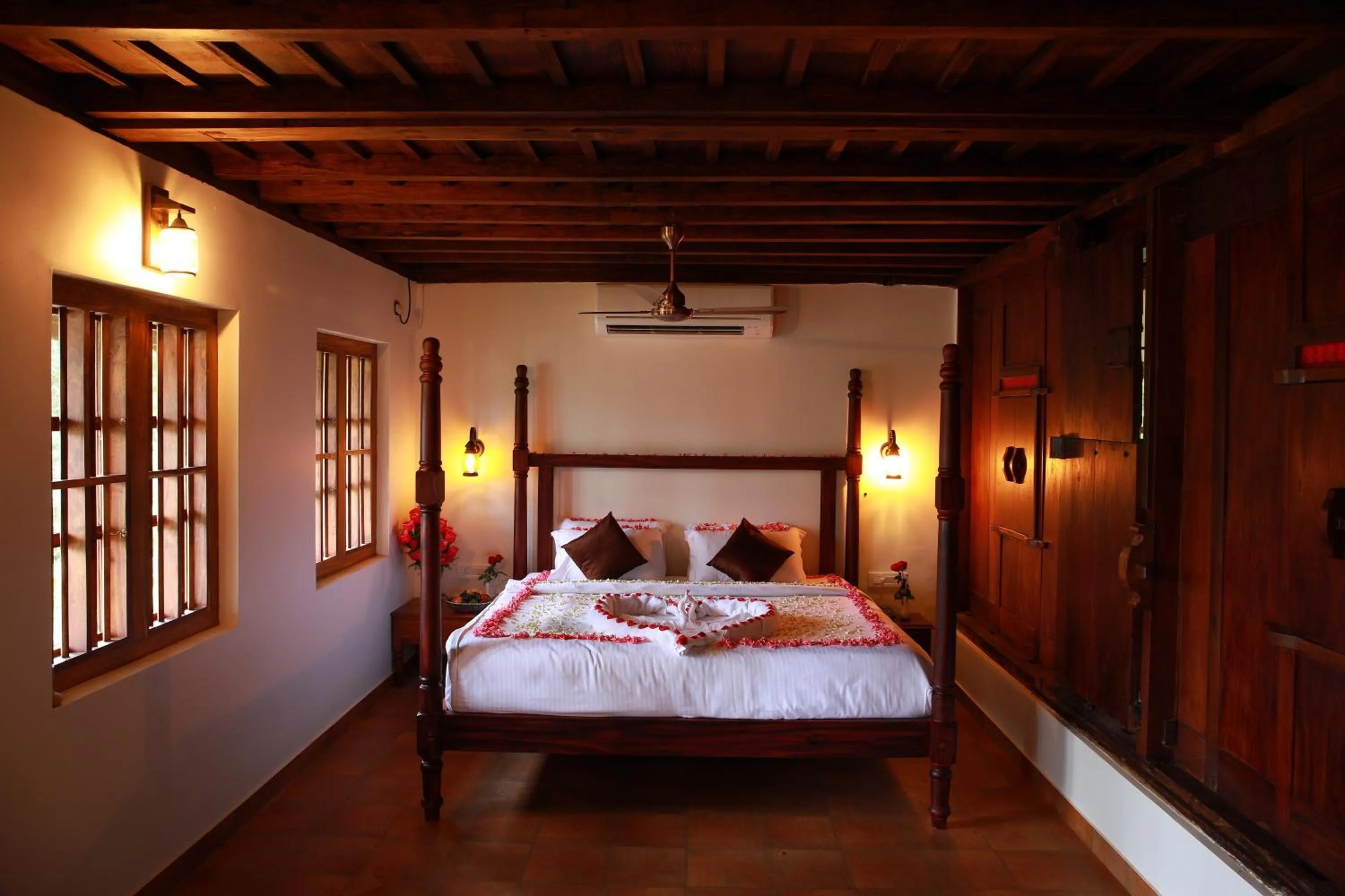 Photo of the whole room, Bed in Wild Saga