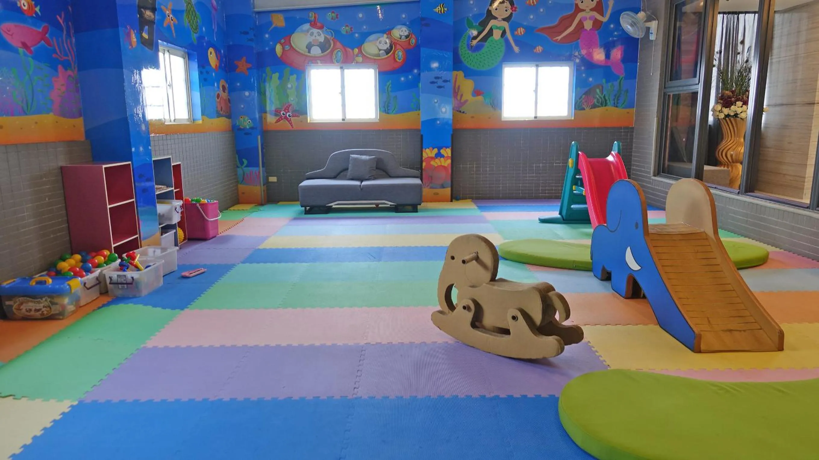 Children play ground in Sun Hao International Hotel