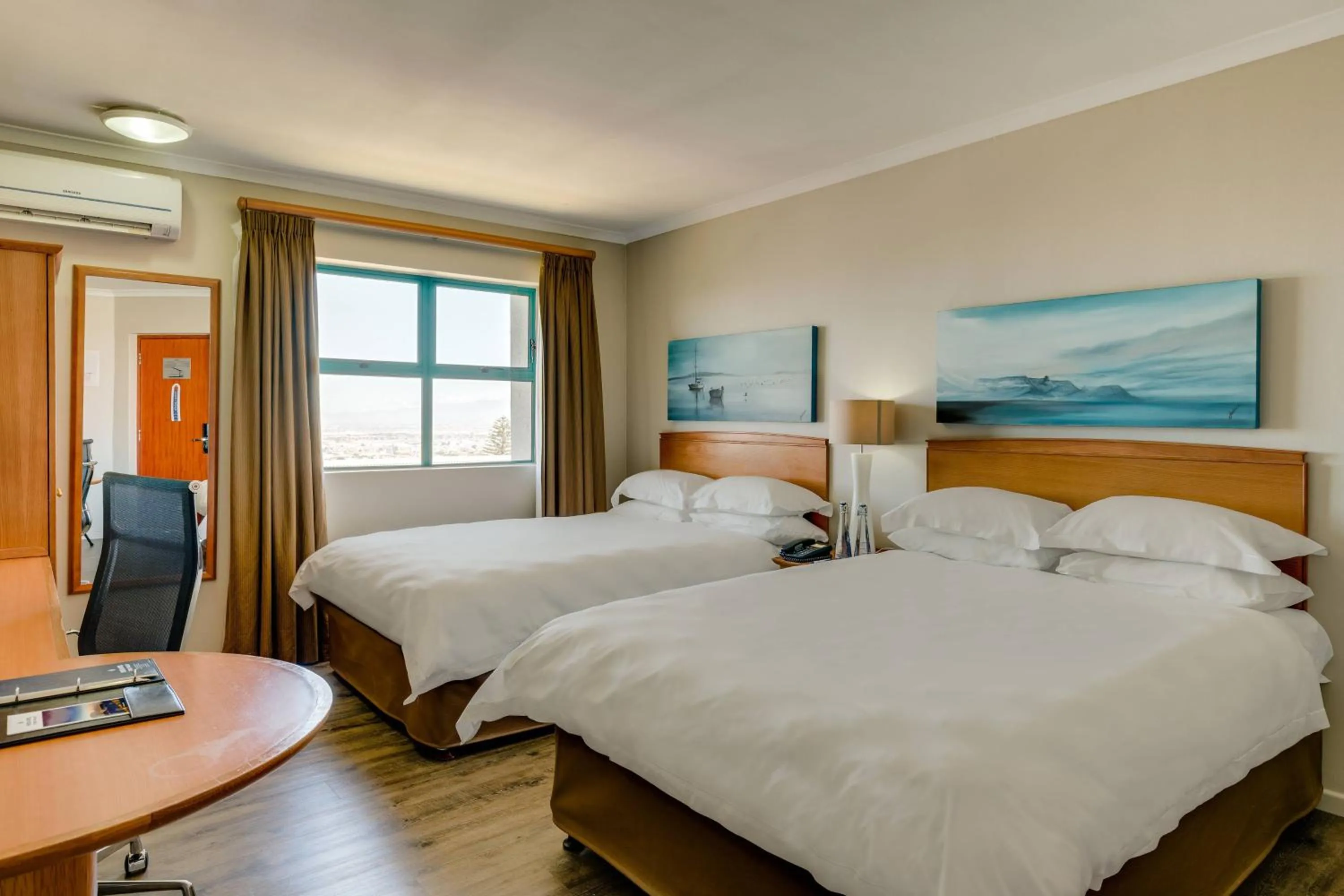 Photo of the whole room, Bed in Protea Hotel by Marriott Cape Town Tyger Valley