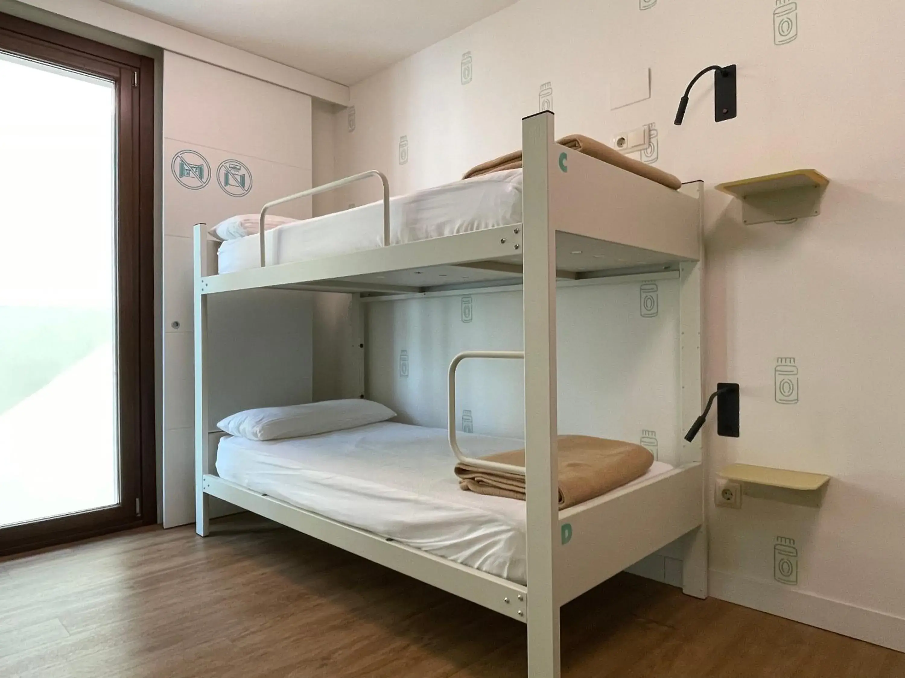 Bed in 7-Bed Mixed Dormitory Room in Albergue Guiana Bed in 7-Bed Mixed Dormitory Room in Albergue Guiana