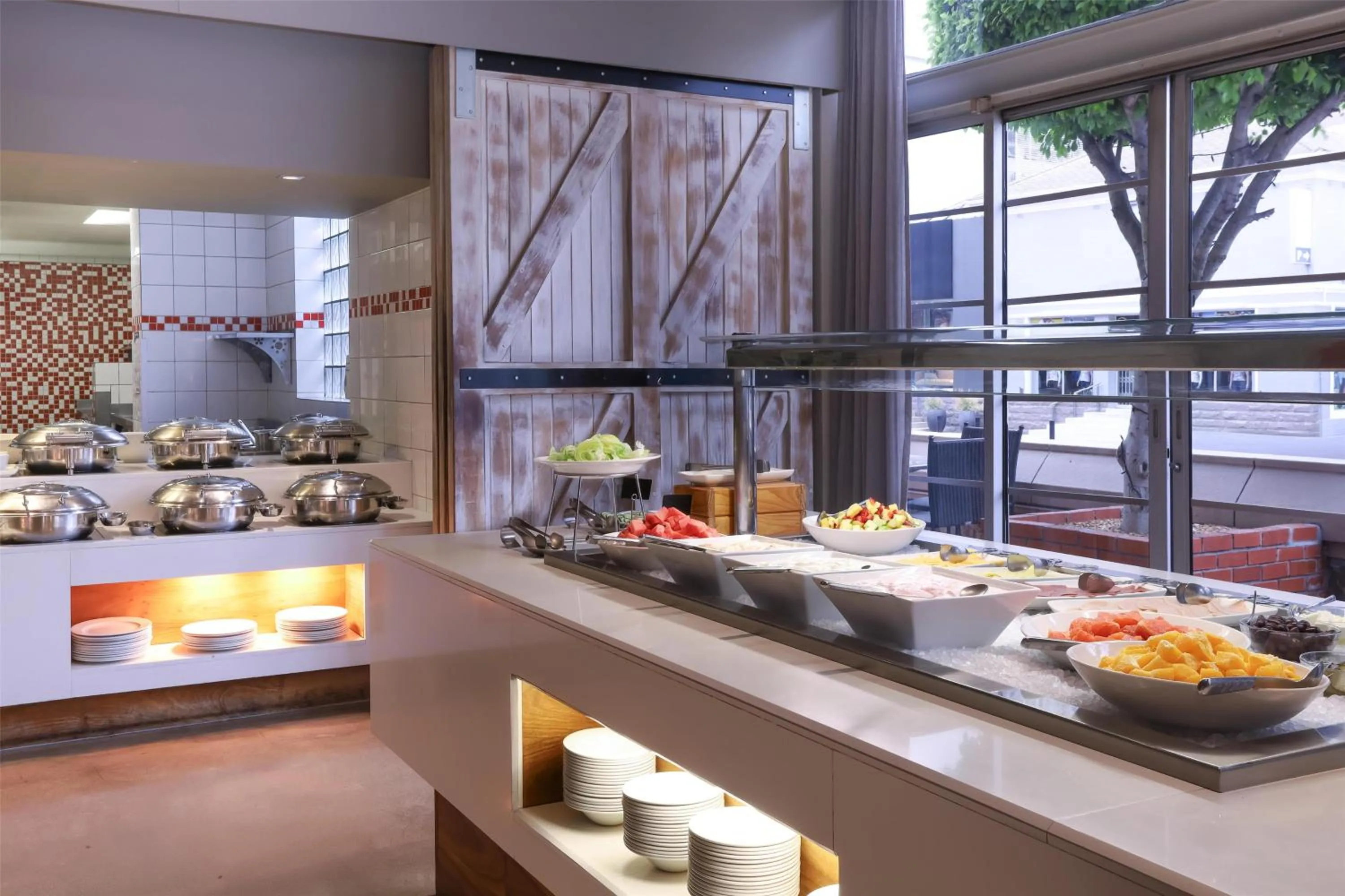 Restaurant/places to eat in Garden Court Victoria Junction