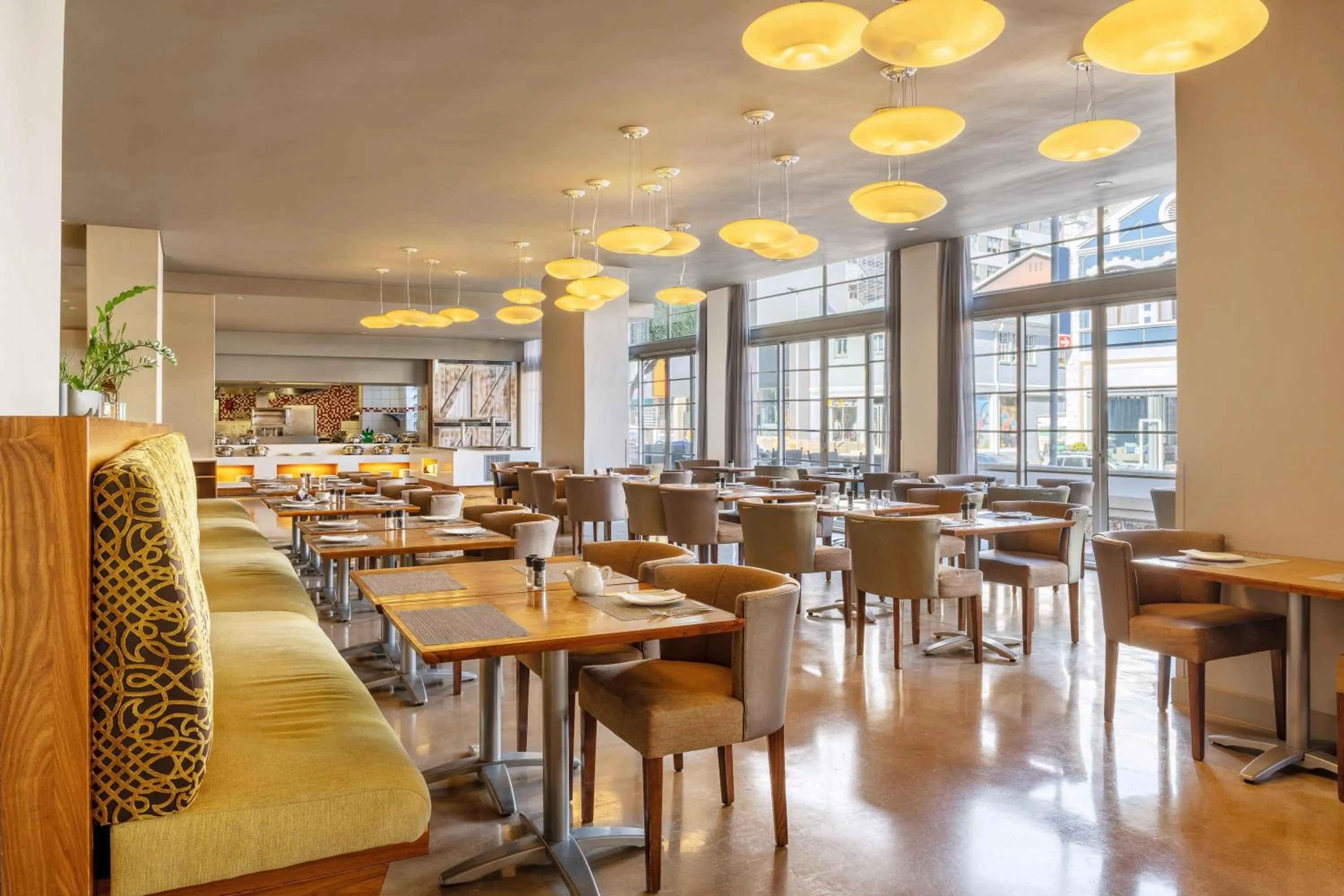 Restaurant/places to eat in Garden Court Victoria Junction