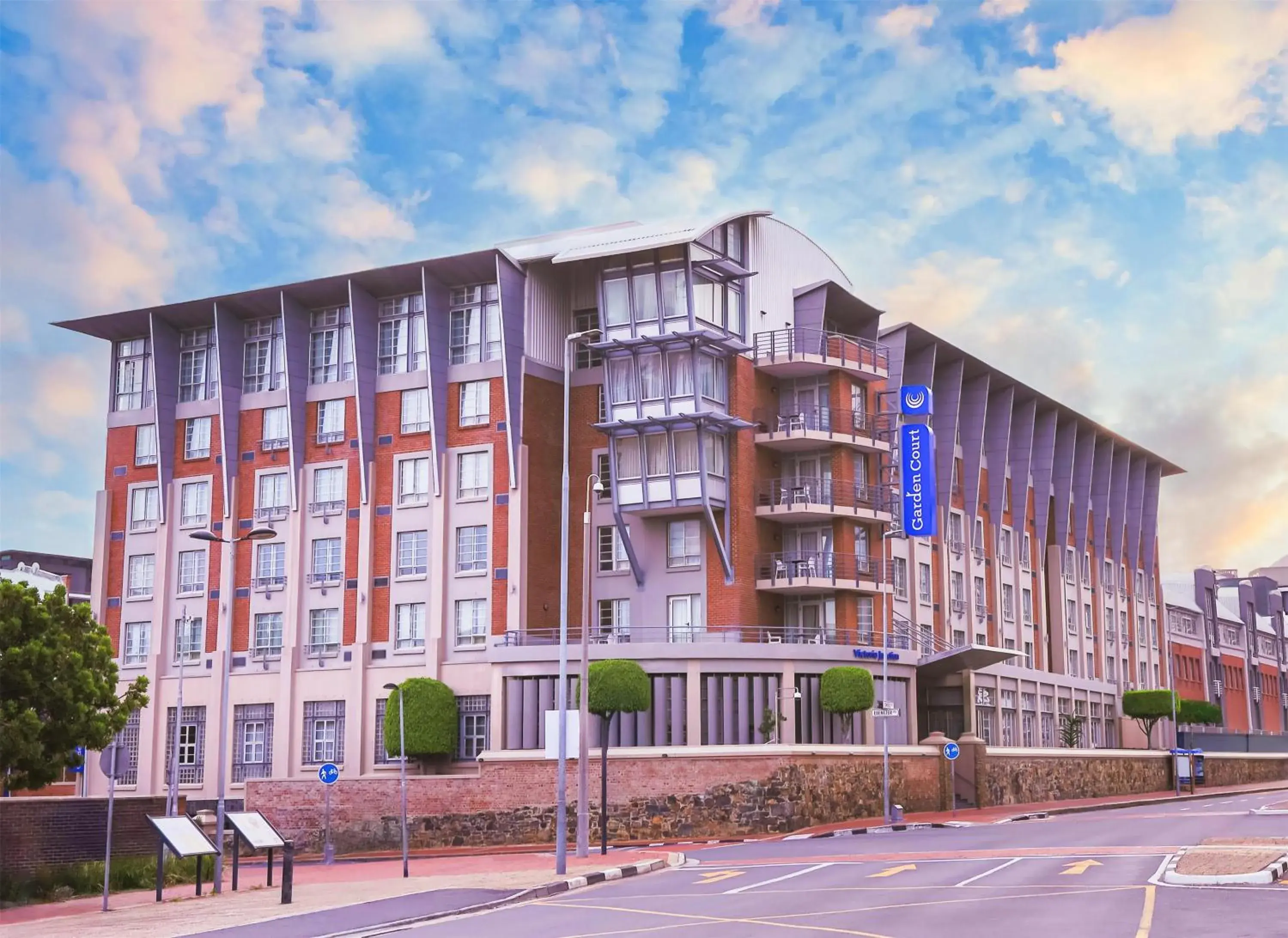 Property building in Garden Court Victoria Junction Property building in Garden Court Victoria Junction