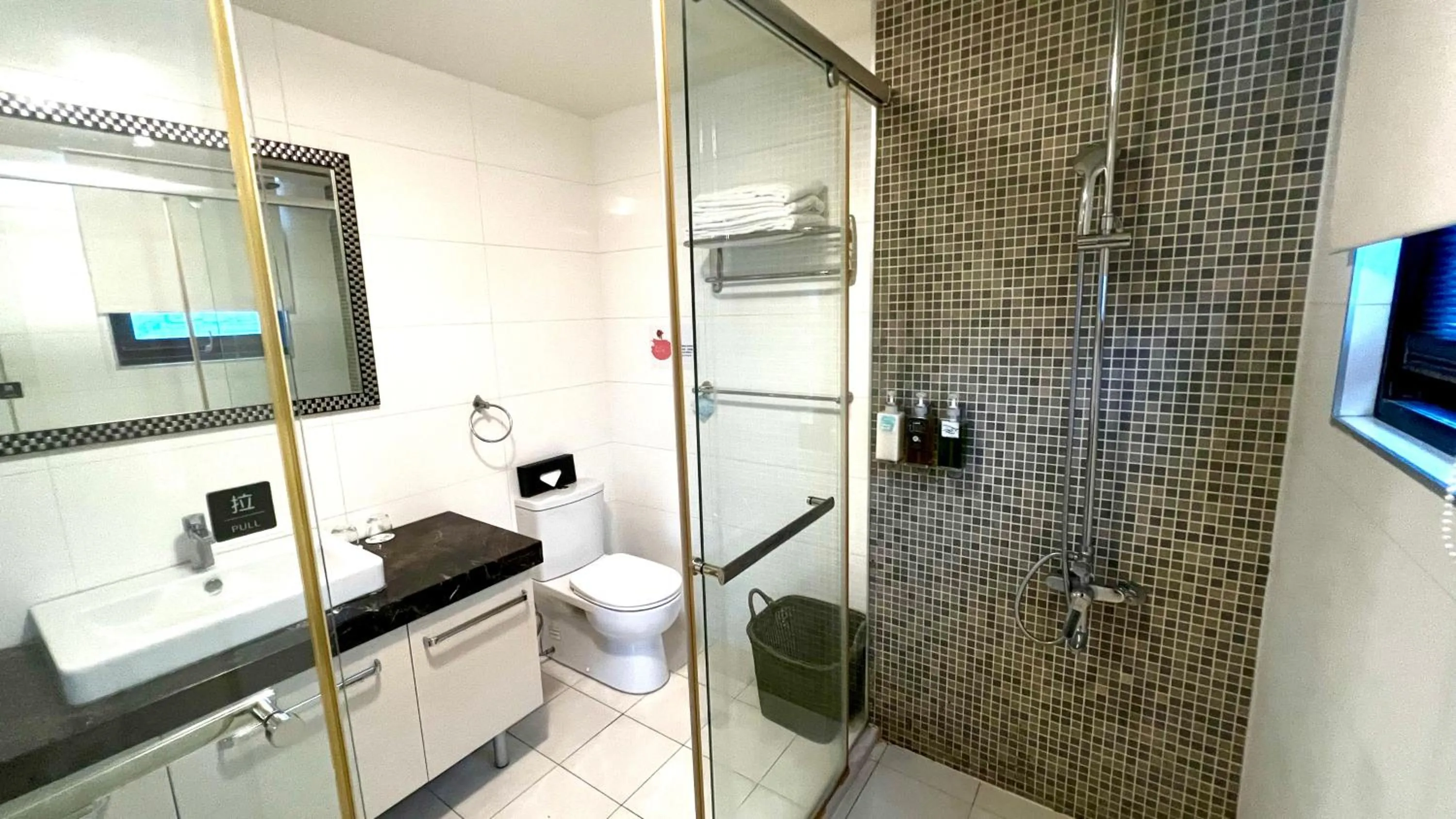 Shower in Grand Allevia Villa