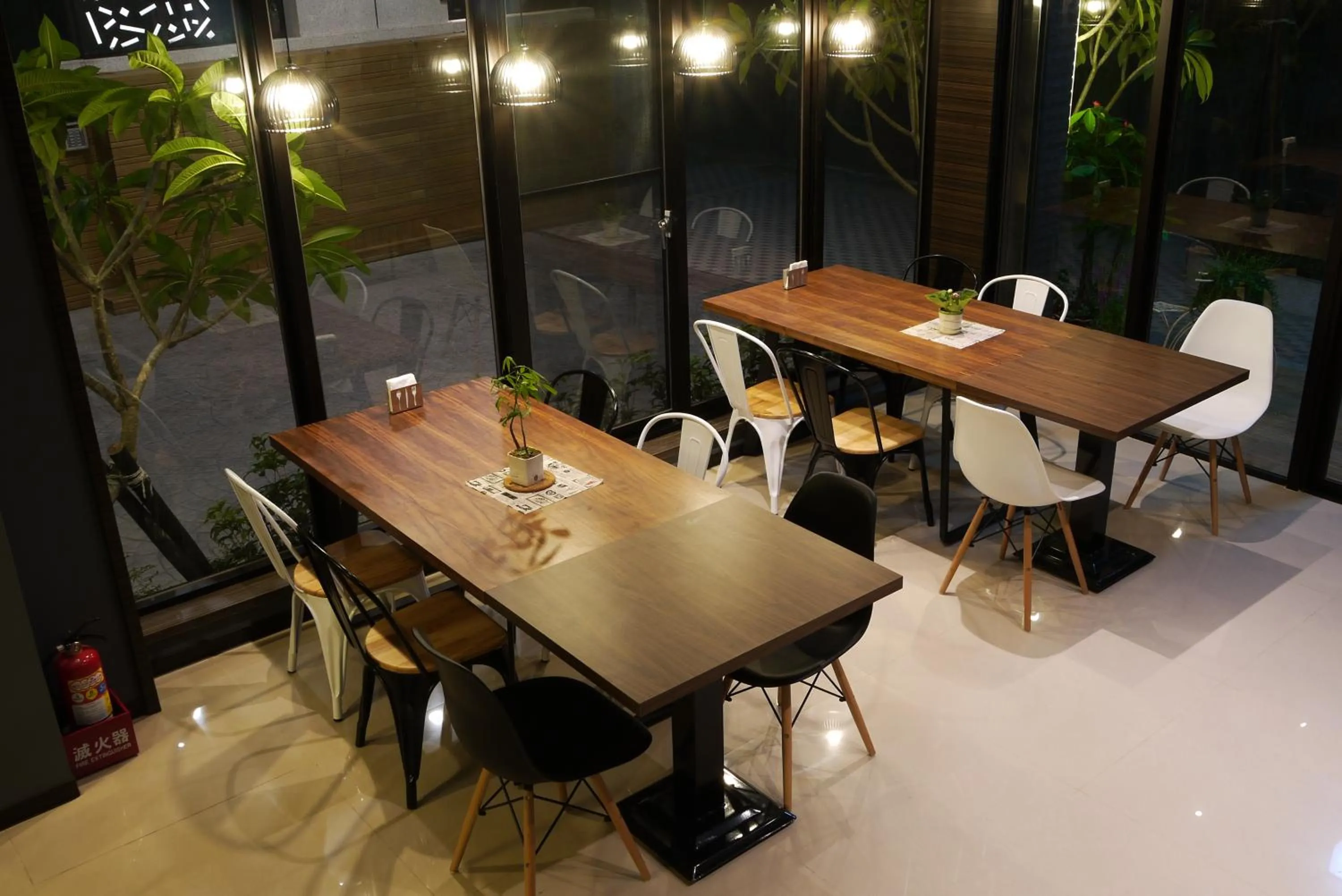 Restaurant/places to eat in Grand Allevia Villa