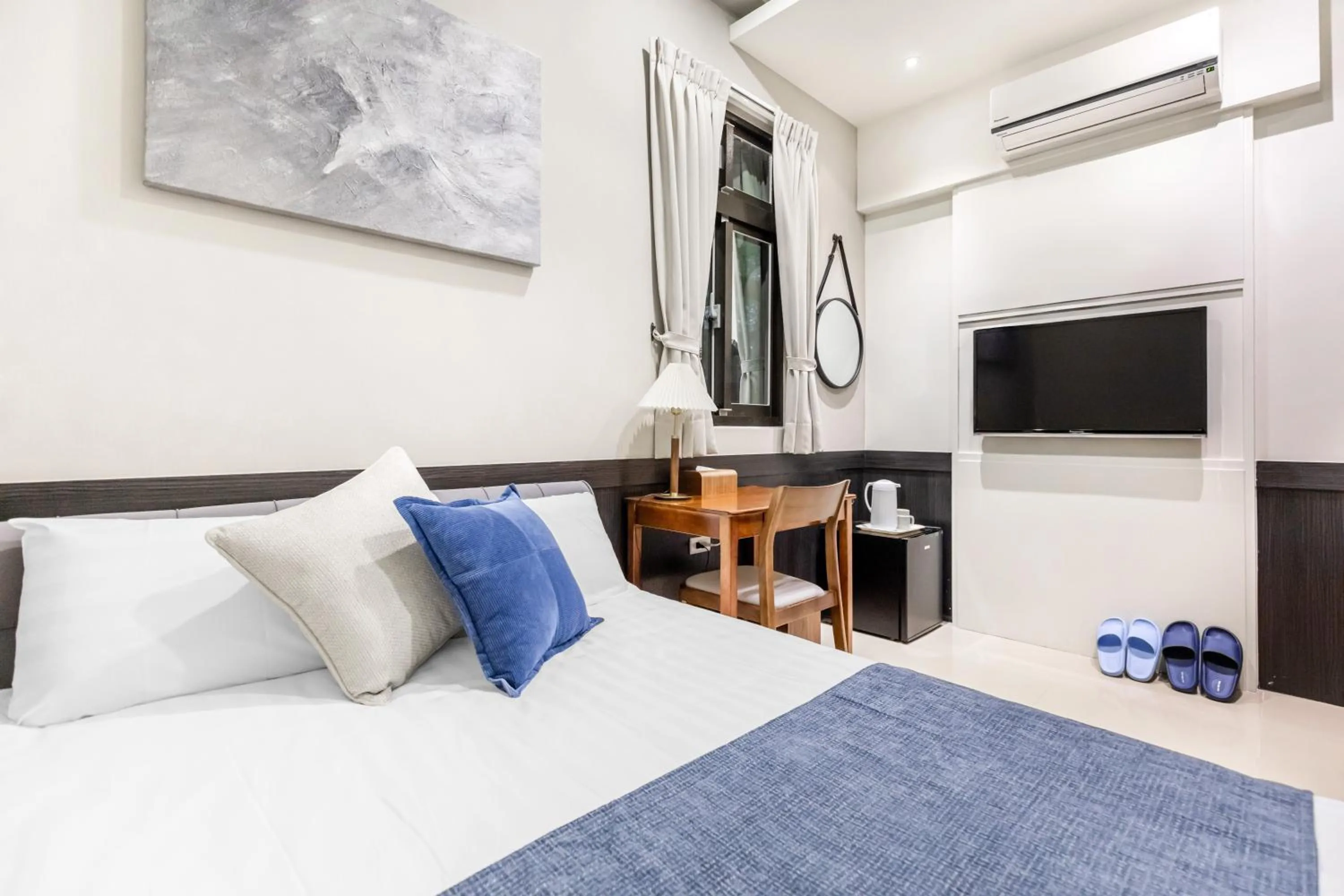 Photo of the whole room, Bed in Harmony Smart Stay