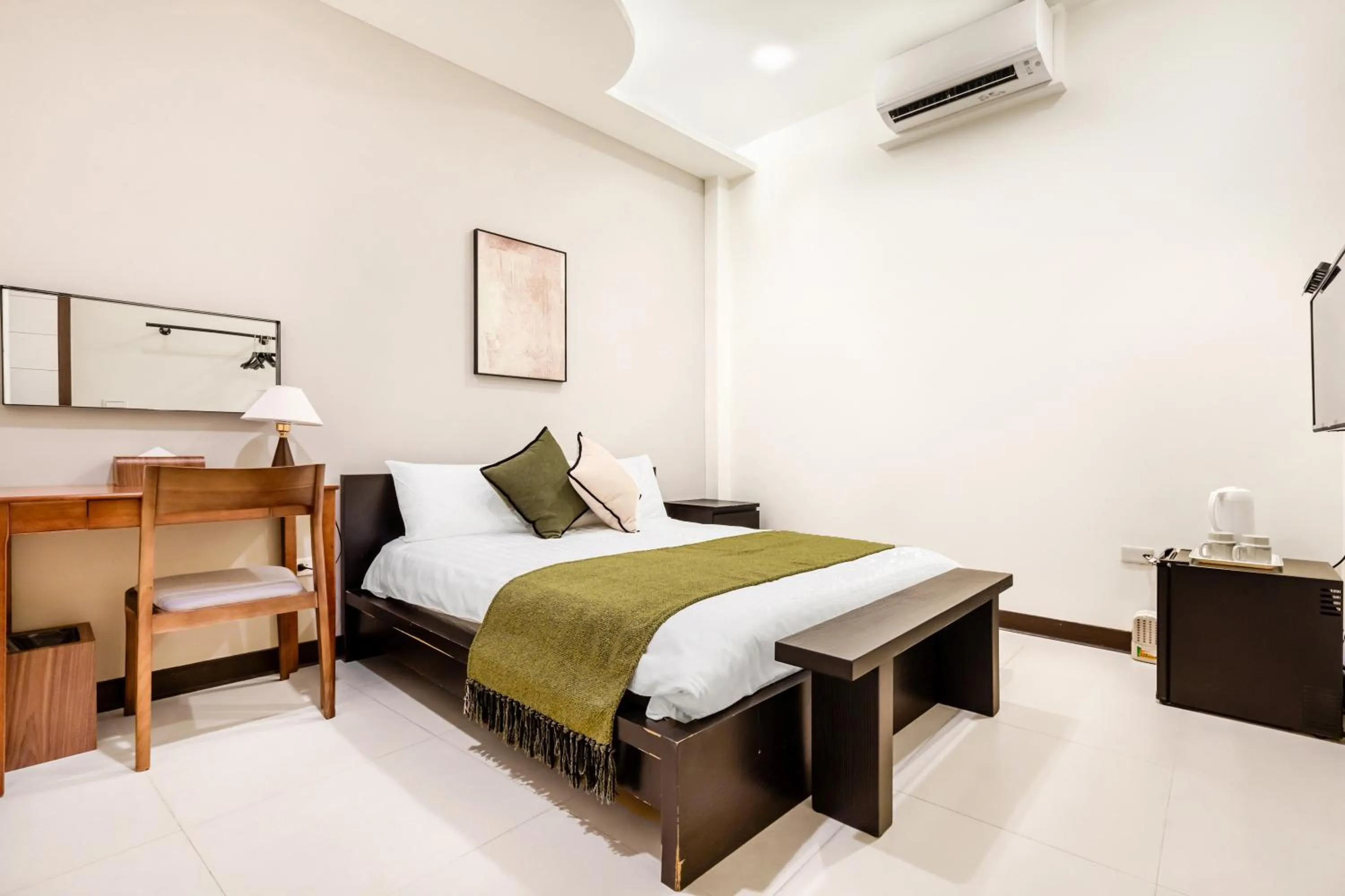 Photo of the whole room, Bed in Harmony Smart Stay