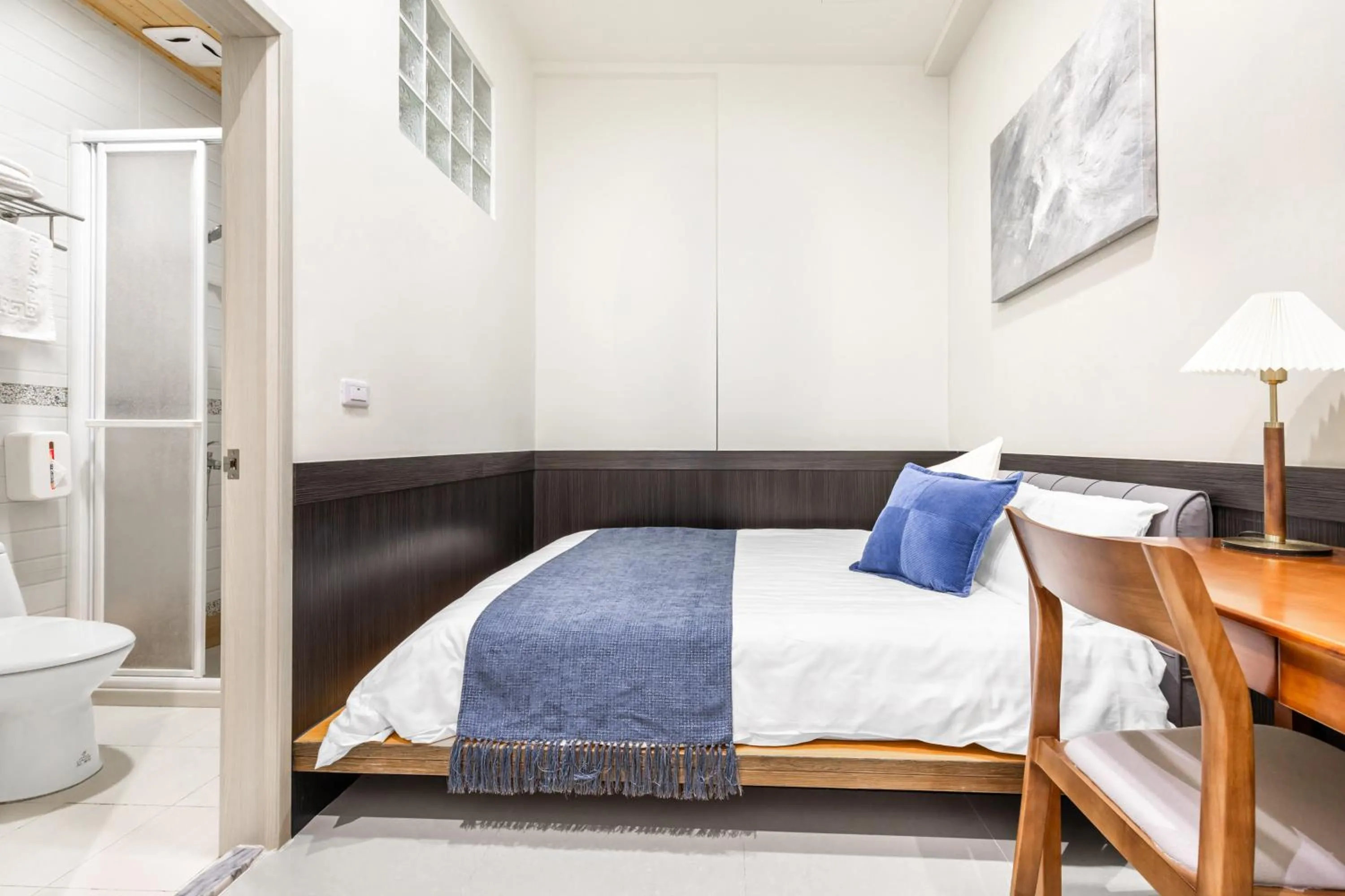 Photo of the whole room, Bed in Harmony Smart Stay