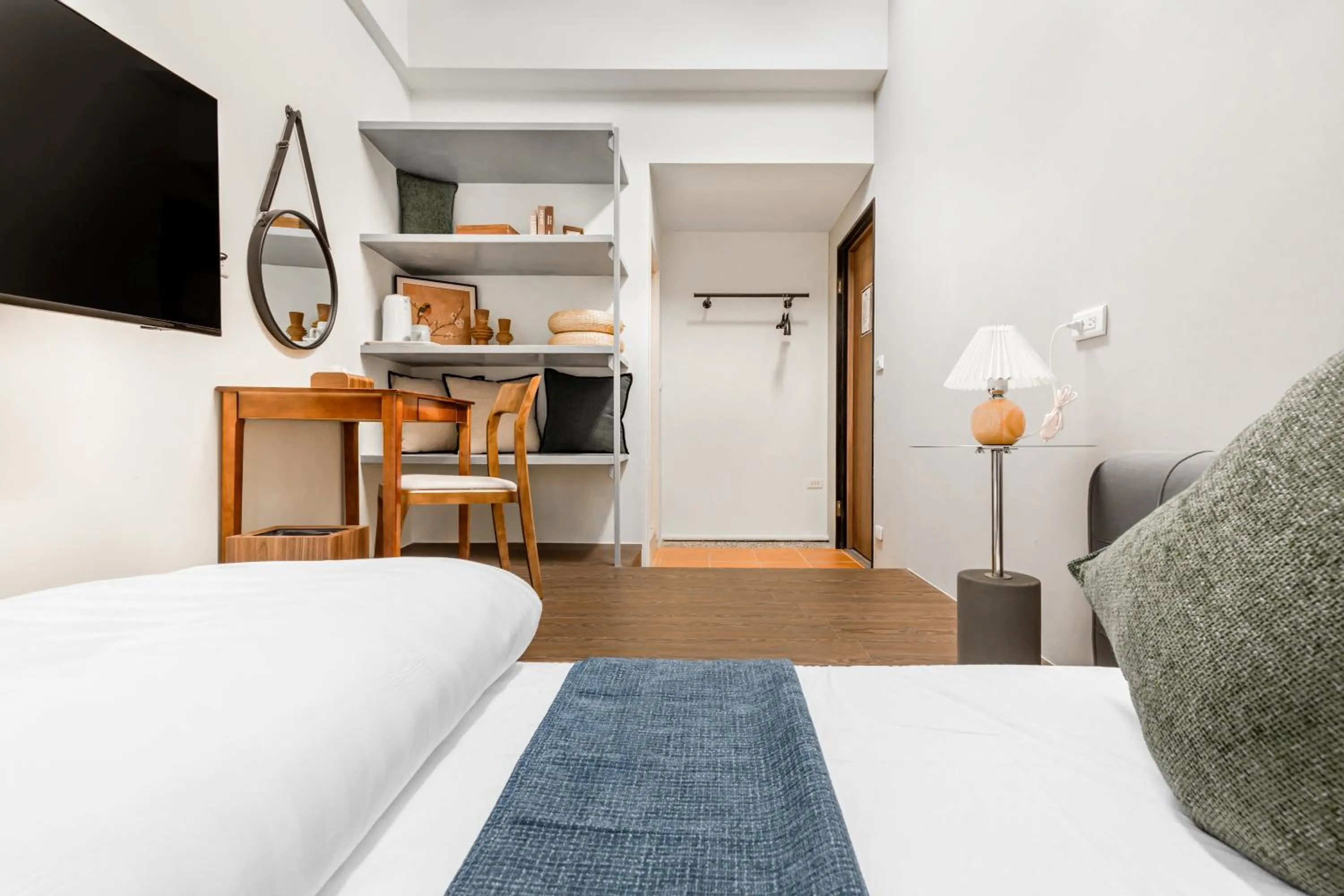 Photo of the whole room, Bed in Harmony Smart Stay