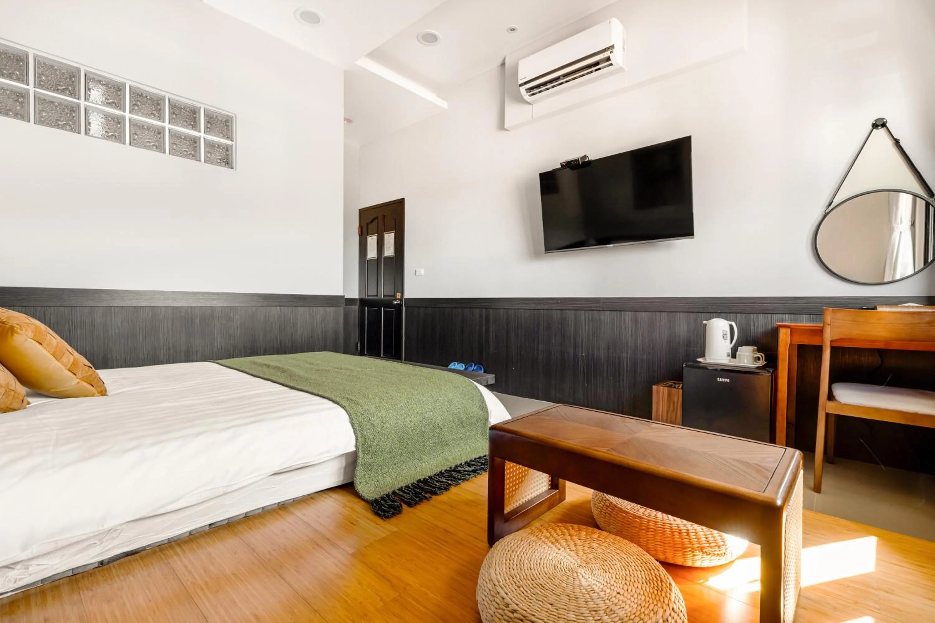 Photo of the whole room, Bed in Harmony Smart Stay