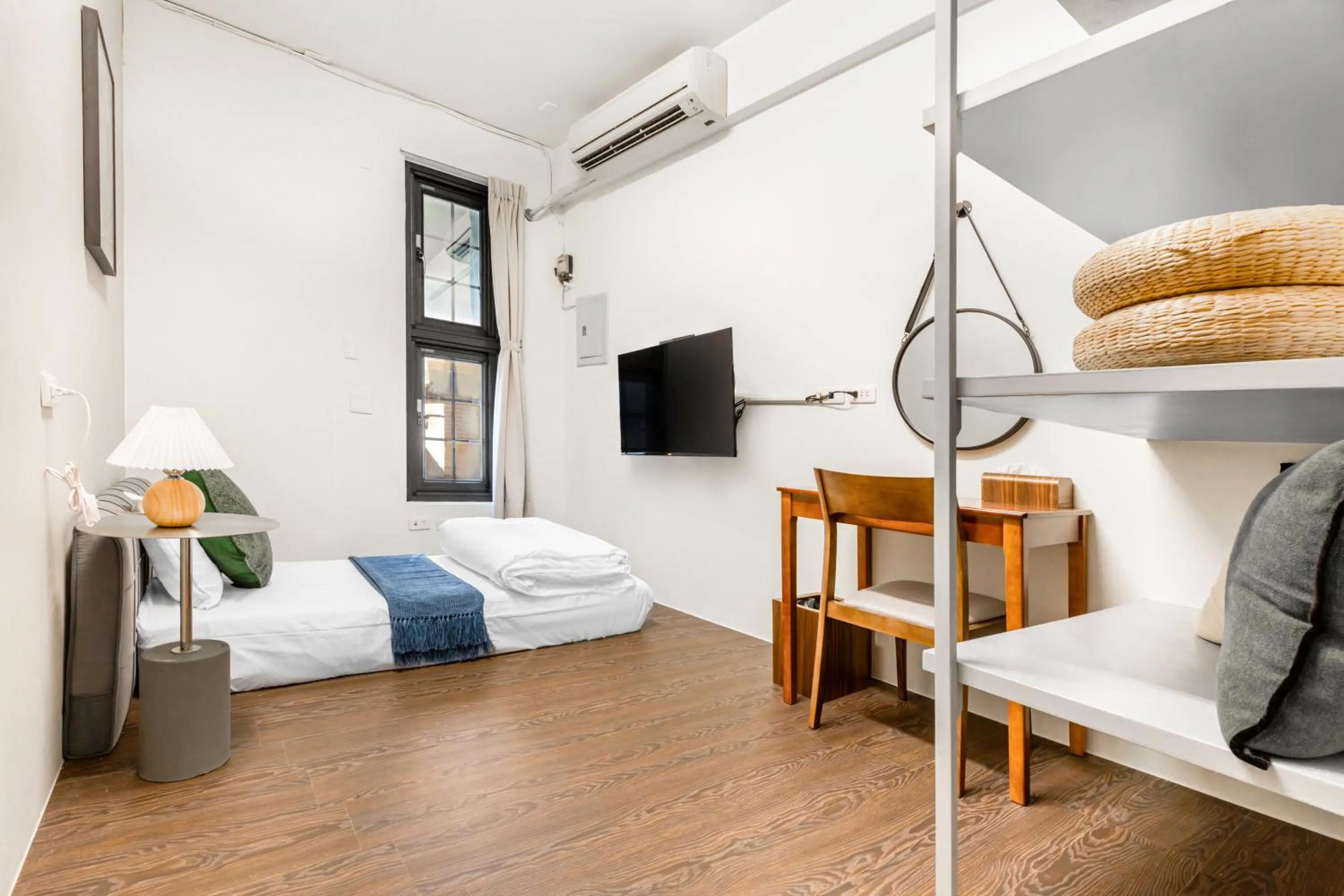 Photo of the whole room, Bed in Harmony Smart Stay