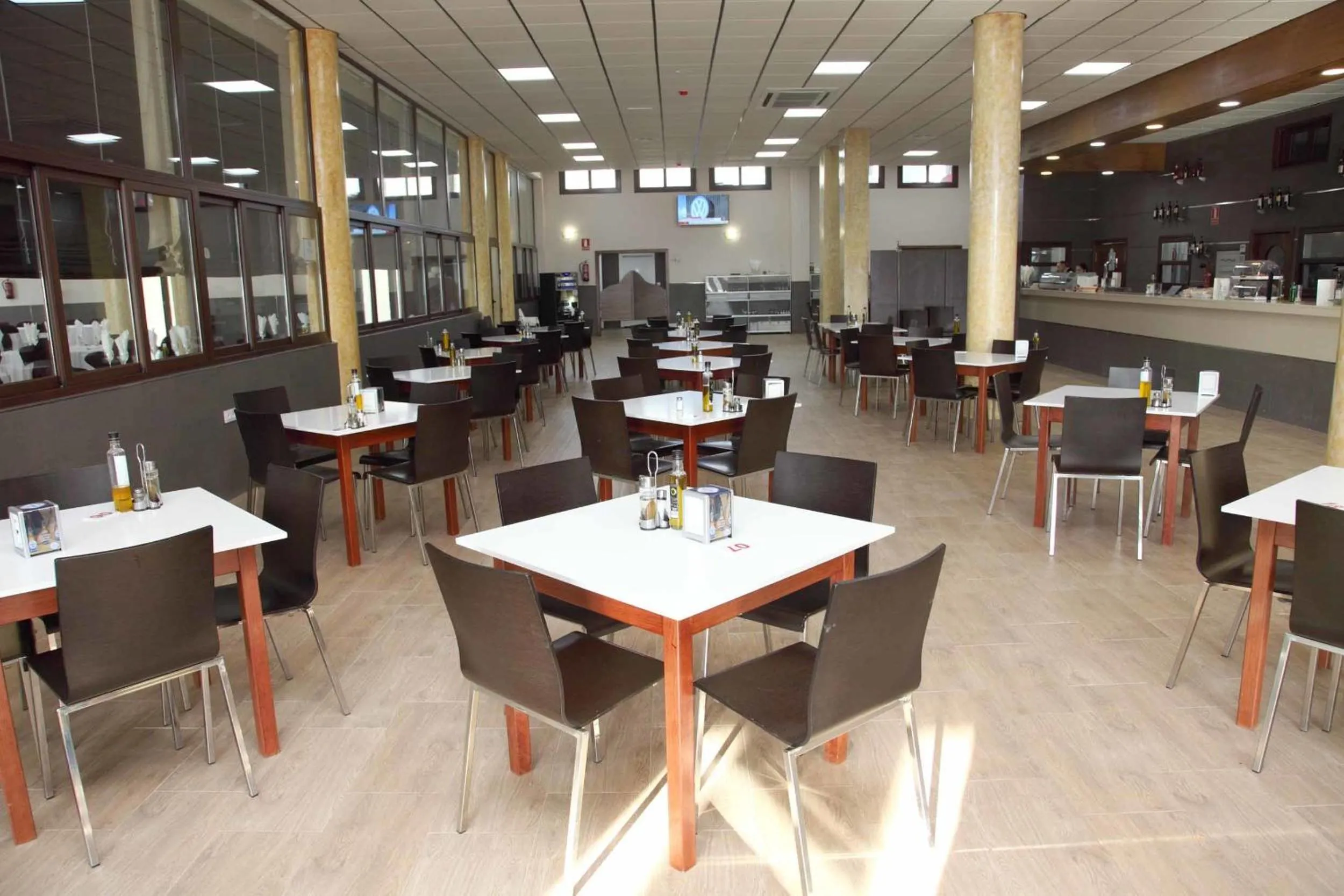 Lounge or bar in Hotel Lorenzo