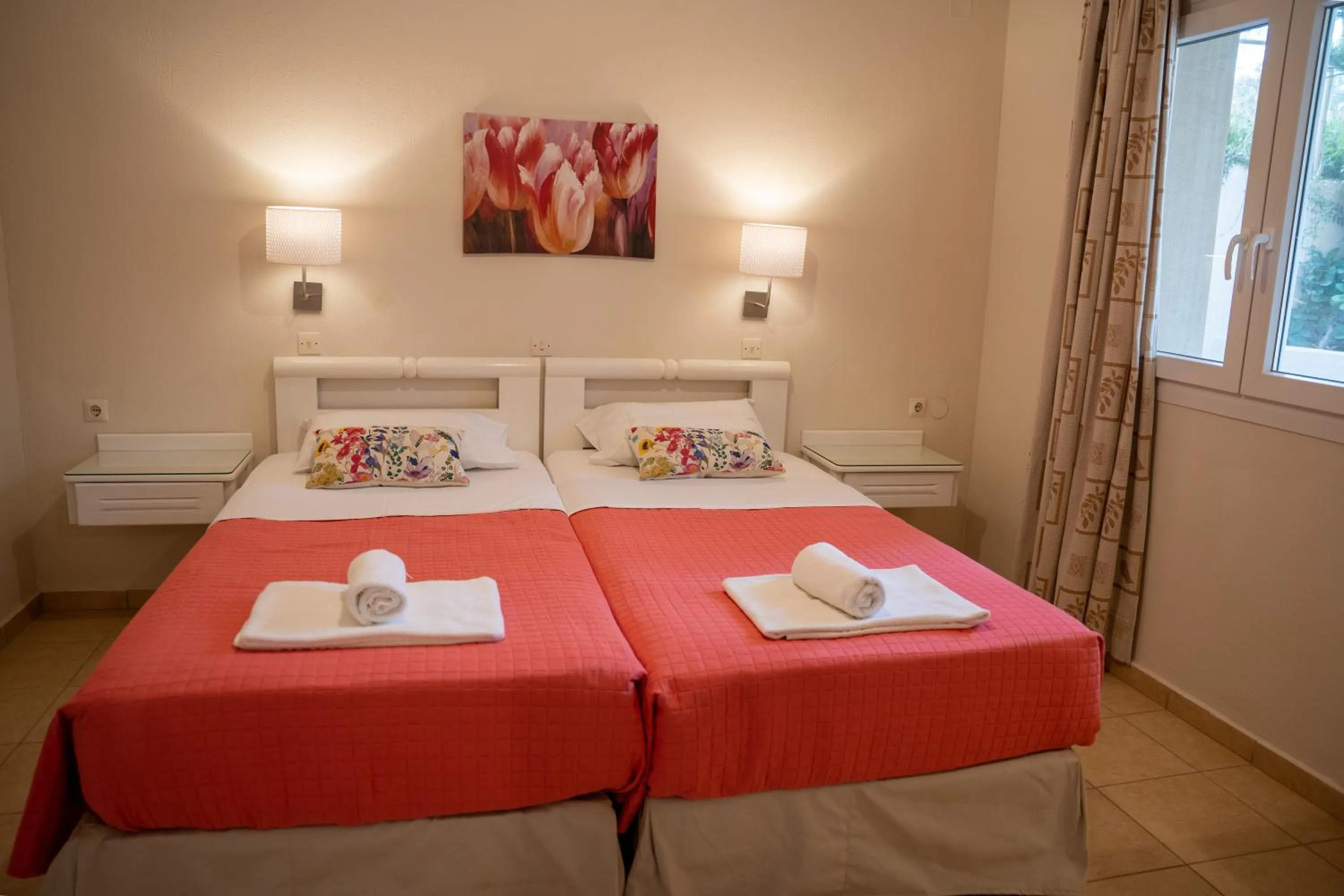 Bedroom, Bed in Blue Sky Apartments