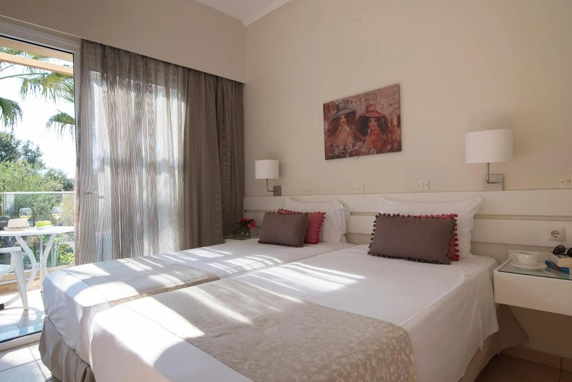 Photo of the whole room, Bed in Blue Sky Apartments