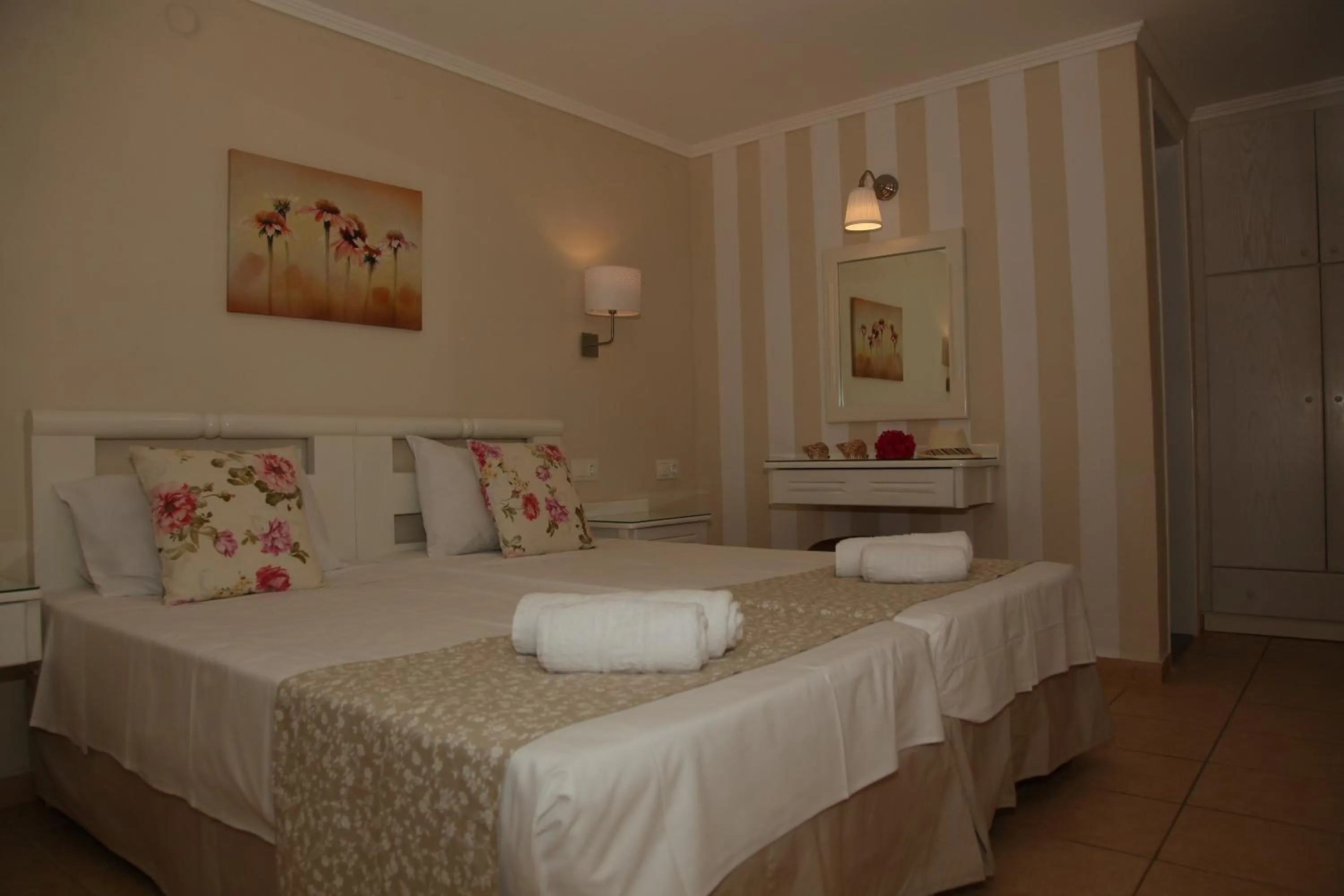 Bedroom, Bed in Blue Sky Apartments