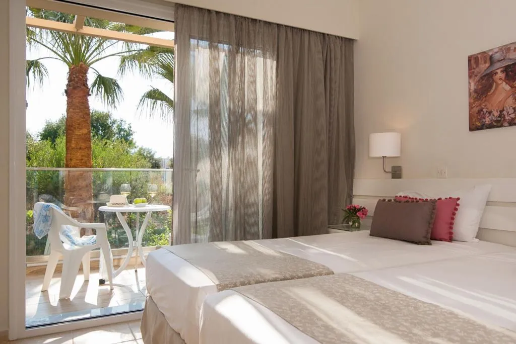 Bedroom, Bed in Blue Sky Apartments