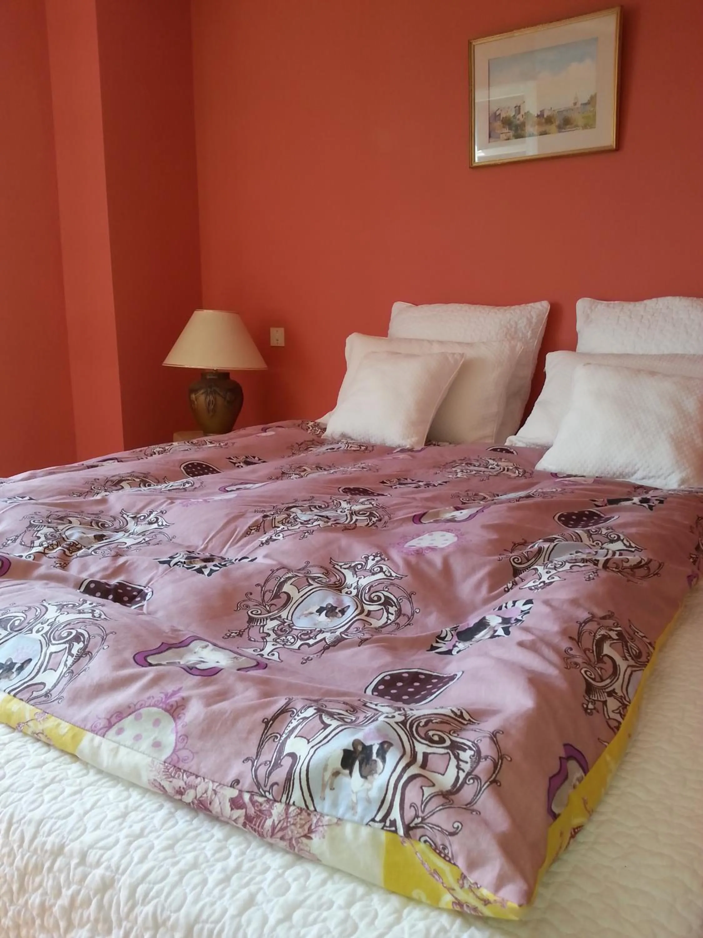Photo of the whole room, Bed in La Petite Maison de Marie Louise