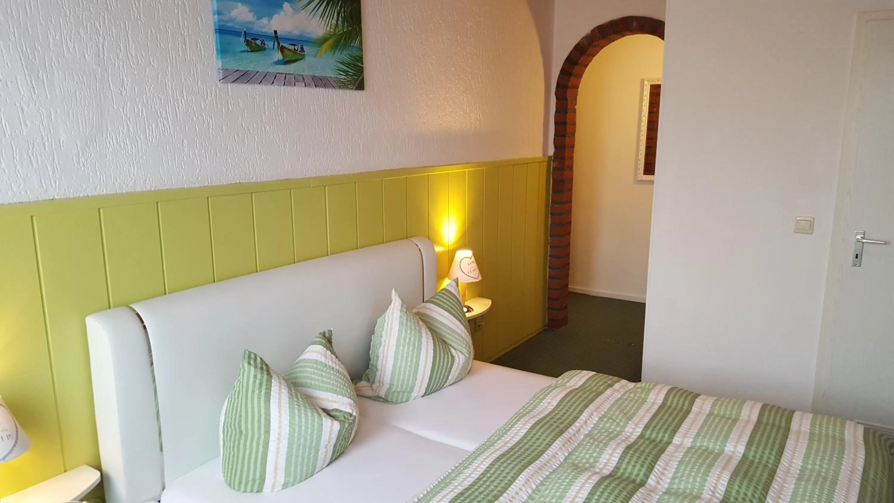 Photo of the whole room, Bed in Hotel Schwanenburg