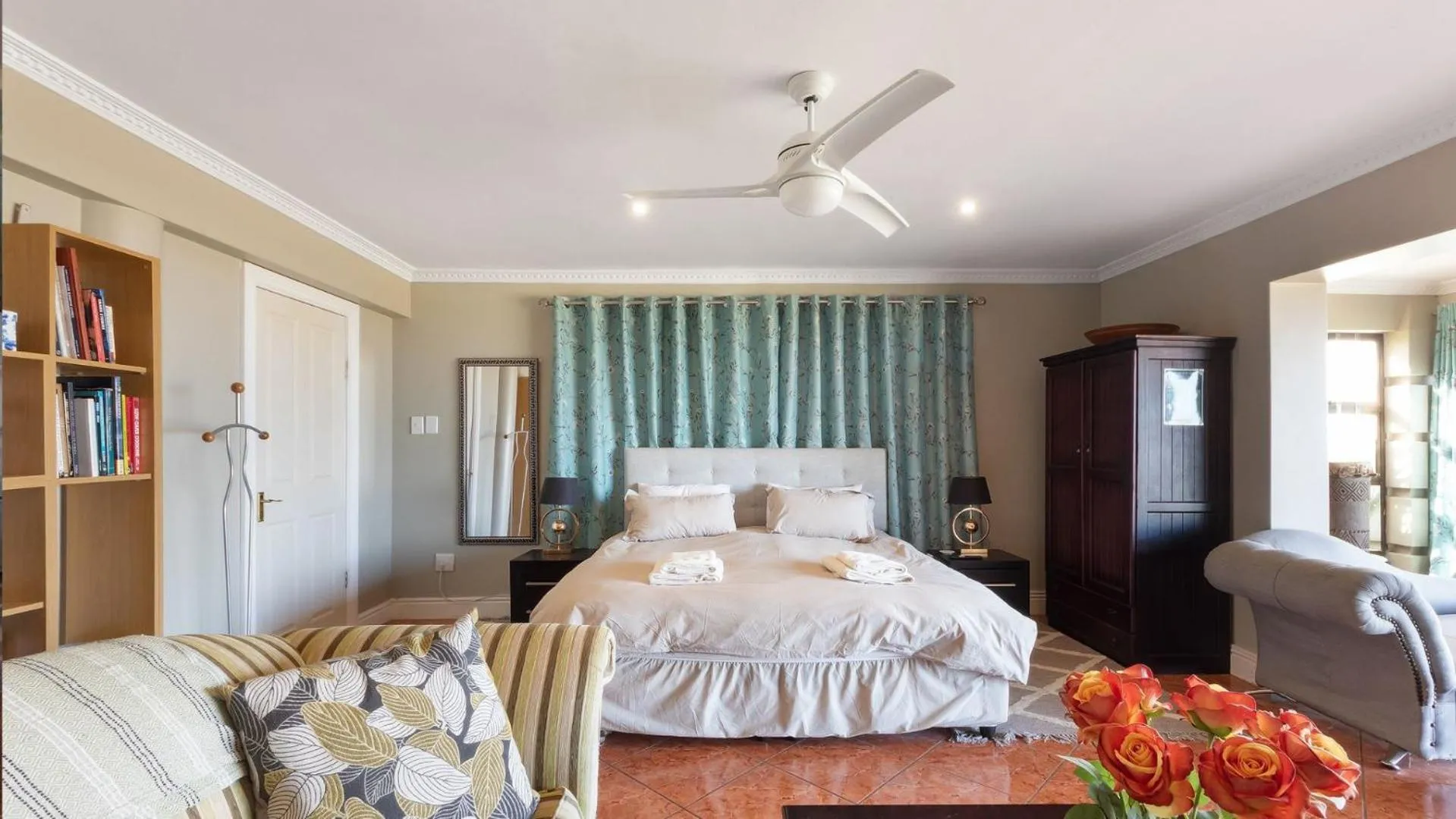 Bed in Fly Me To The Moon Guesthouse