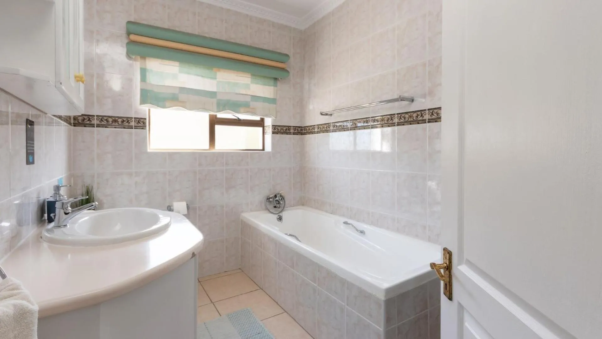 Bathroom in Fly Me To The Moon Guesthouse