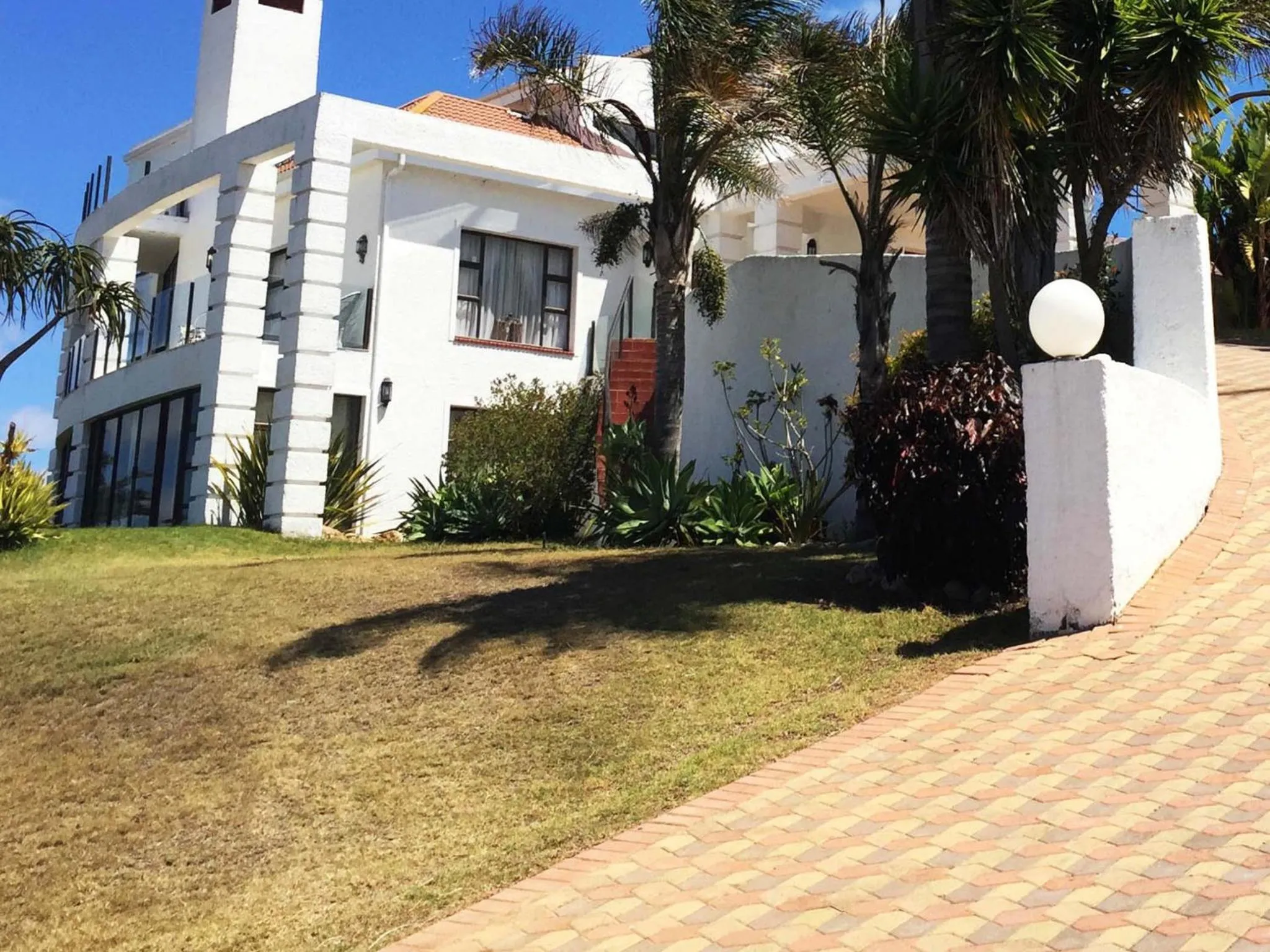 Property building in Fly Me To The Moon Guesthouse