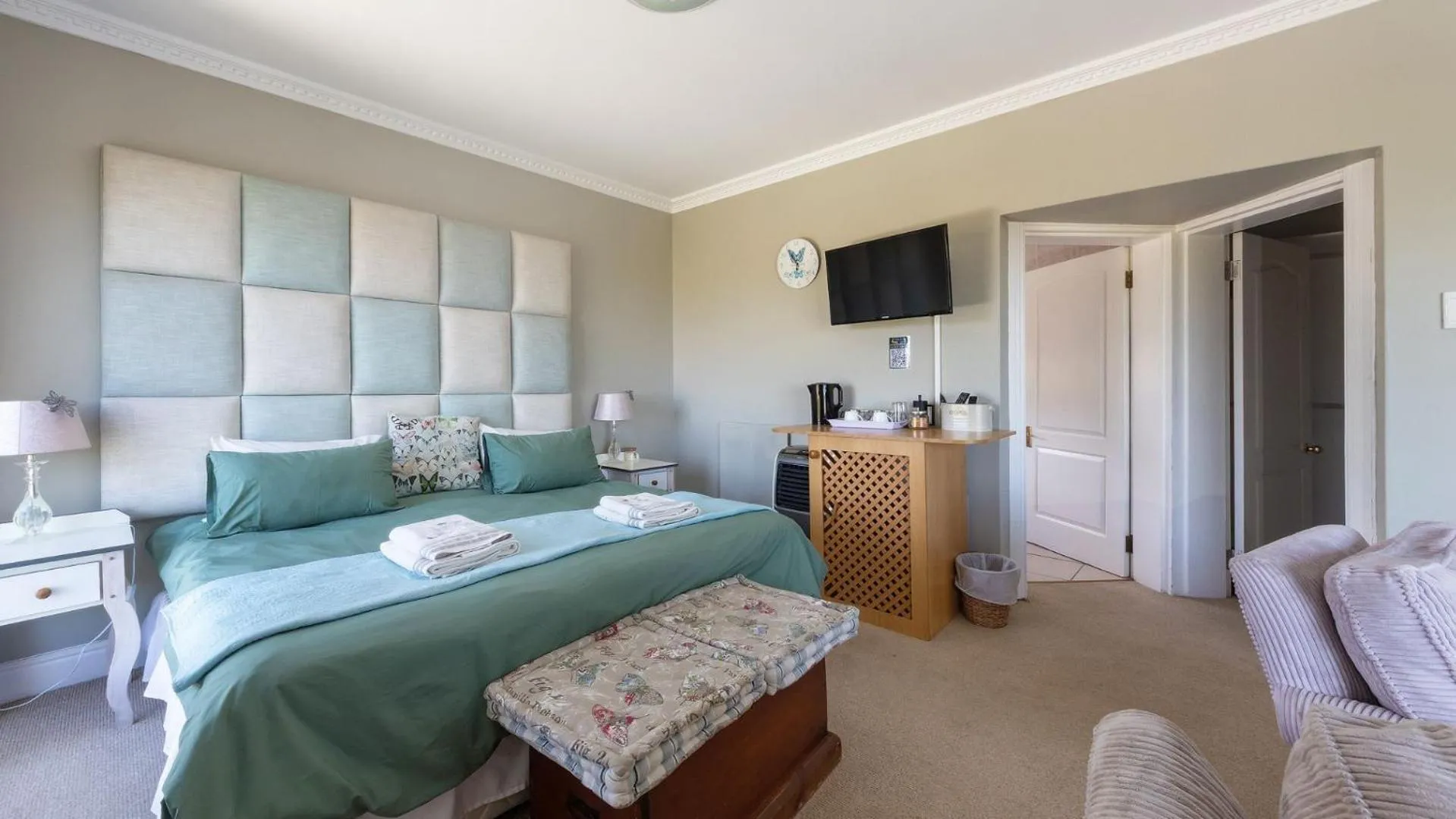Bed in Fly Me To The Moon Guesthouse