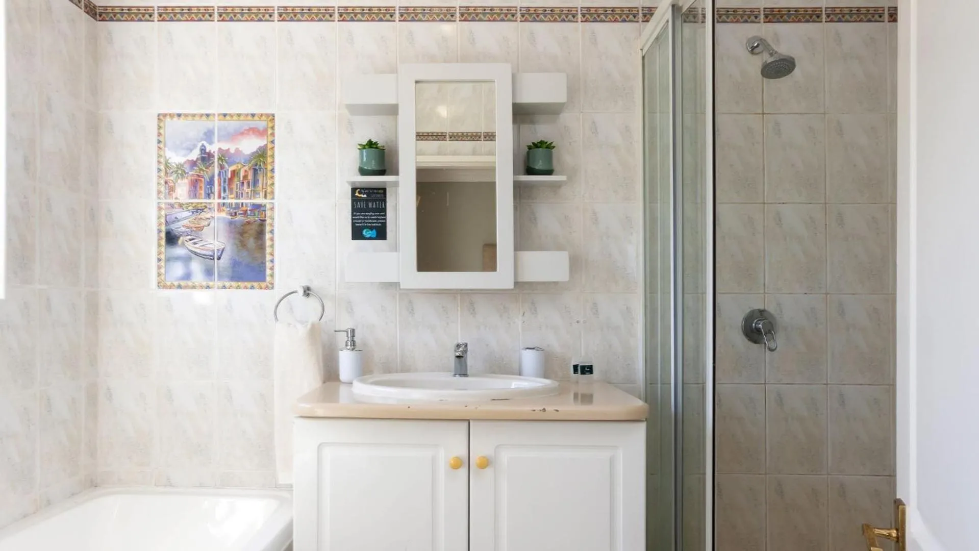 Bathroom in Fly Me To The Moon Guesthouse
