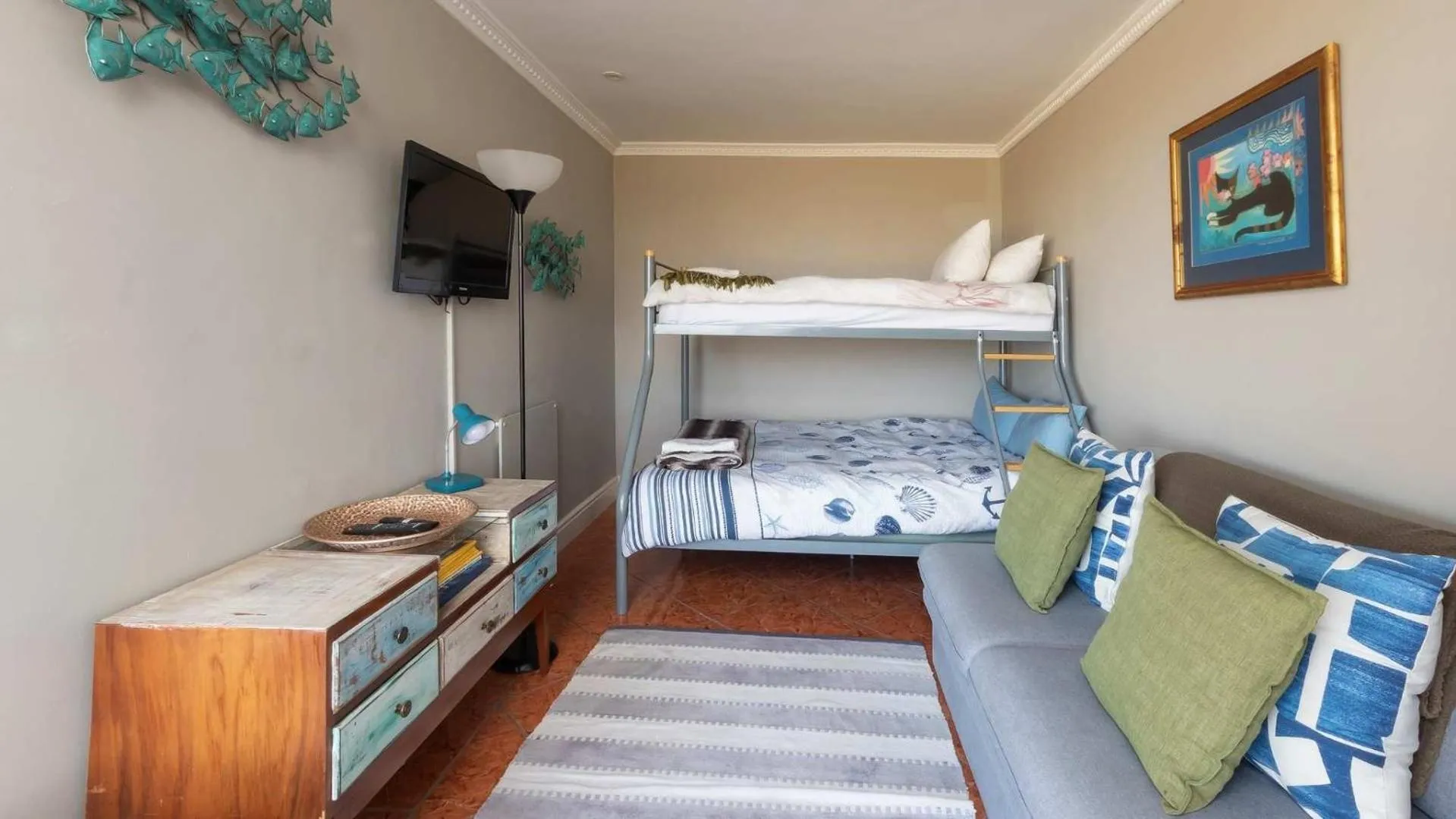 TV and multimedia, Bed in Fly Me To The Moon Guesthouse