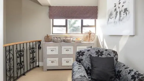 Fly Me To The Moon Guesthouse