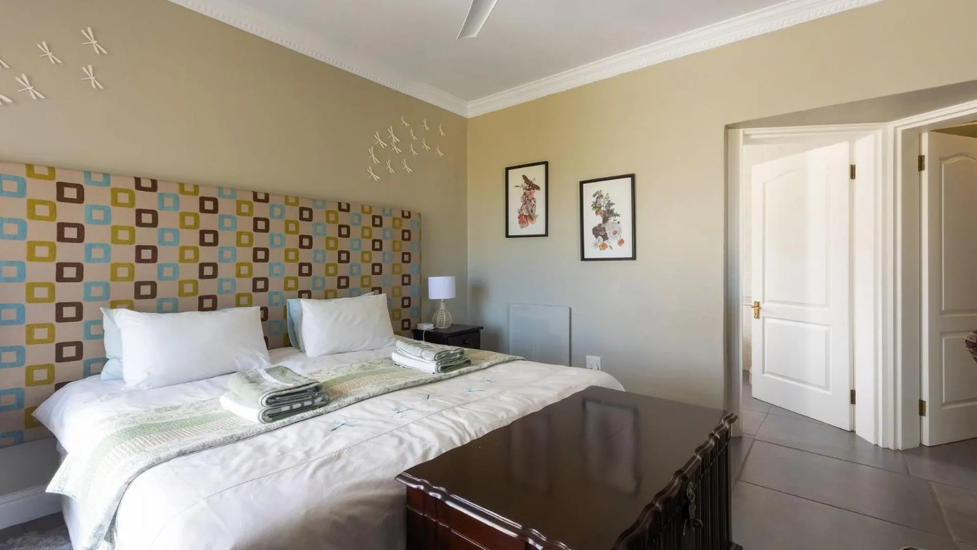 Bed in Fly Me To The Moon Guesthouse