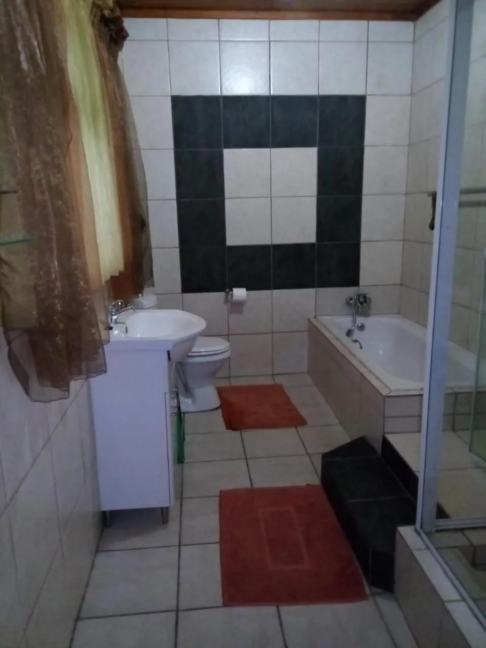 Bathroom in Rustenburg Guesthouse