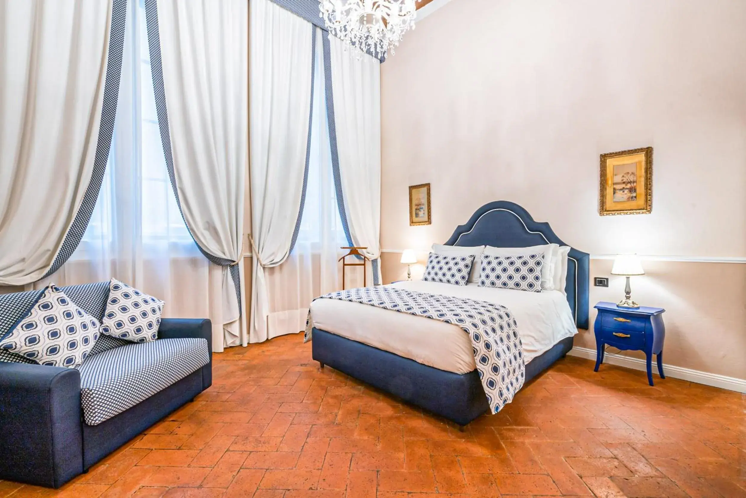 Superior Queen Room in Dimora del Cardinale - Authentic Historic Residence Superior Queen Room in Dimora del Cardinale - Authentic Historic Residence