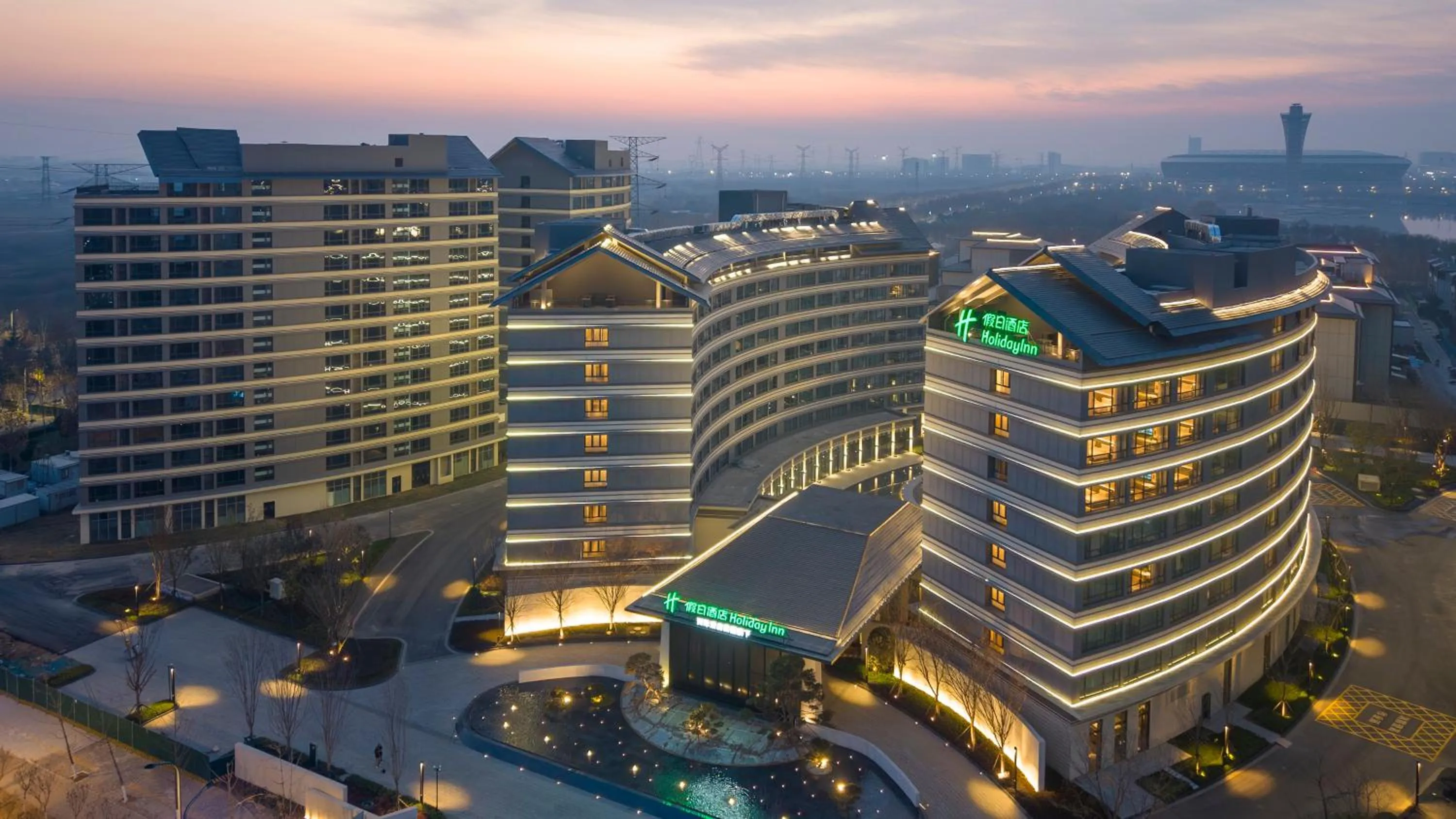 Property building in Holiday Inn Xianyang Shuangzhao Lake by IHG