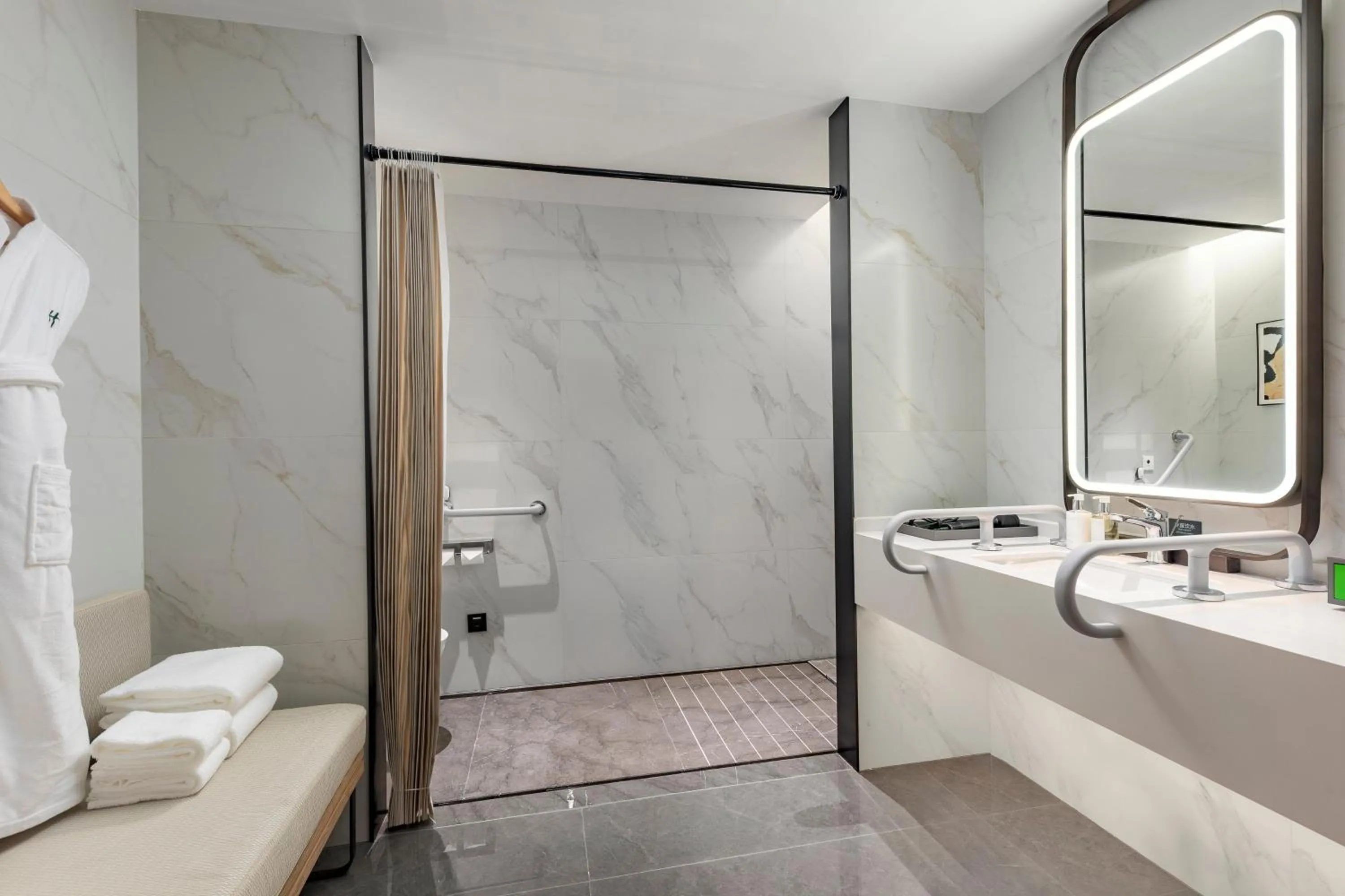 Photo of the whole room in Holiday Inn Xianyang Shuangzhao Lake by IHG