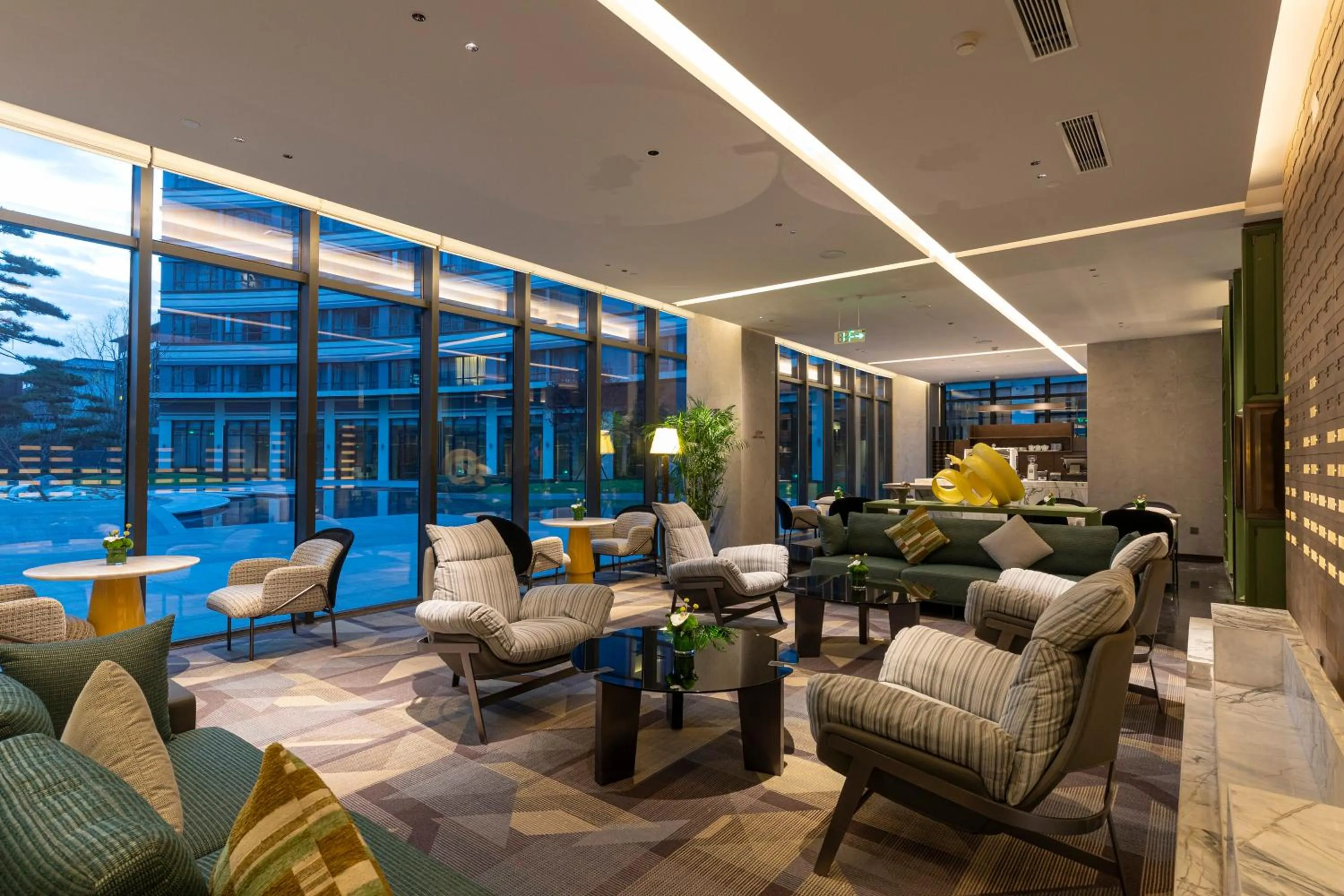 Property building in Holiday Inn Xianyang Shuangzhao Lake by IHG