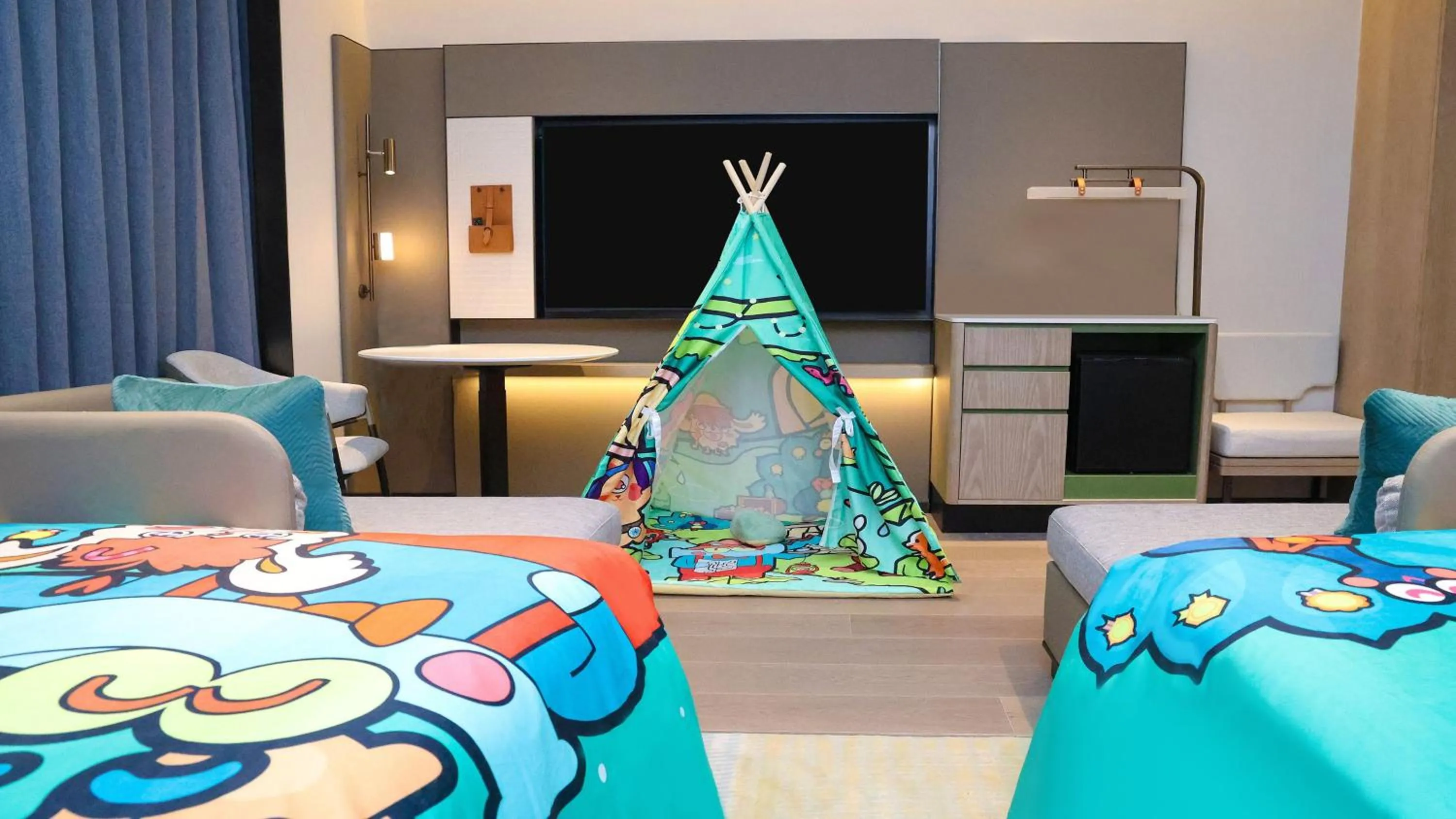 Photo of the whole room, Bed in Holiday Inn Xianyang Shuangzhao Lake by IHG