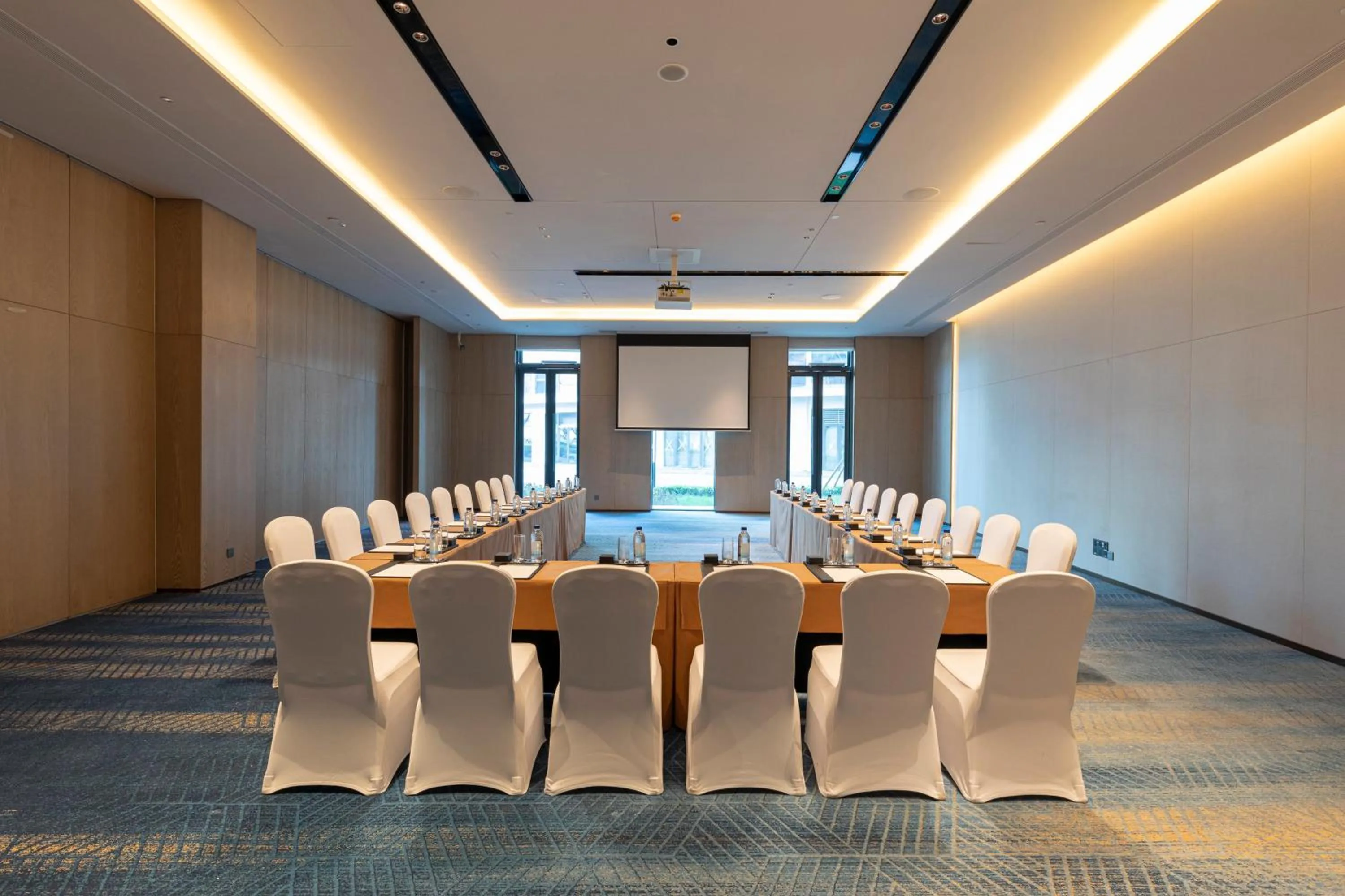 Meeting/conference room in Holiday Inn Xianyang Shuangzhao Lake by IHG