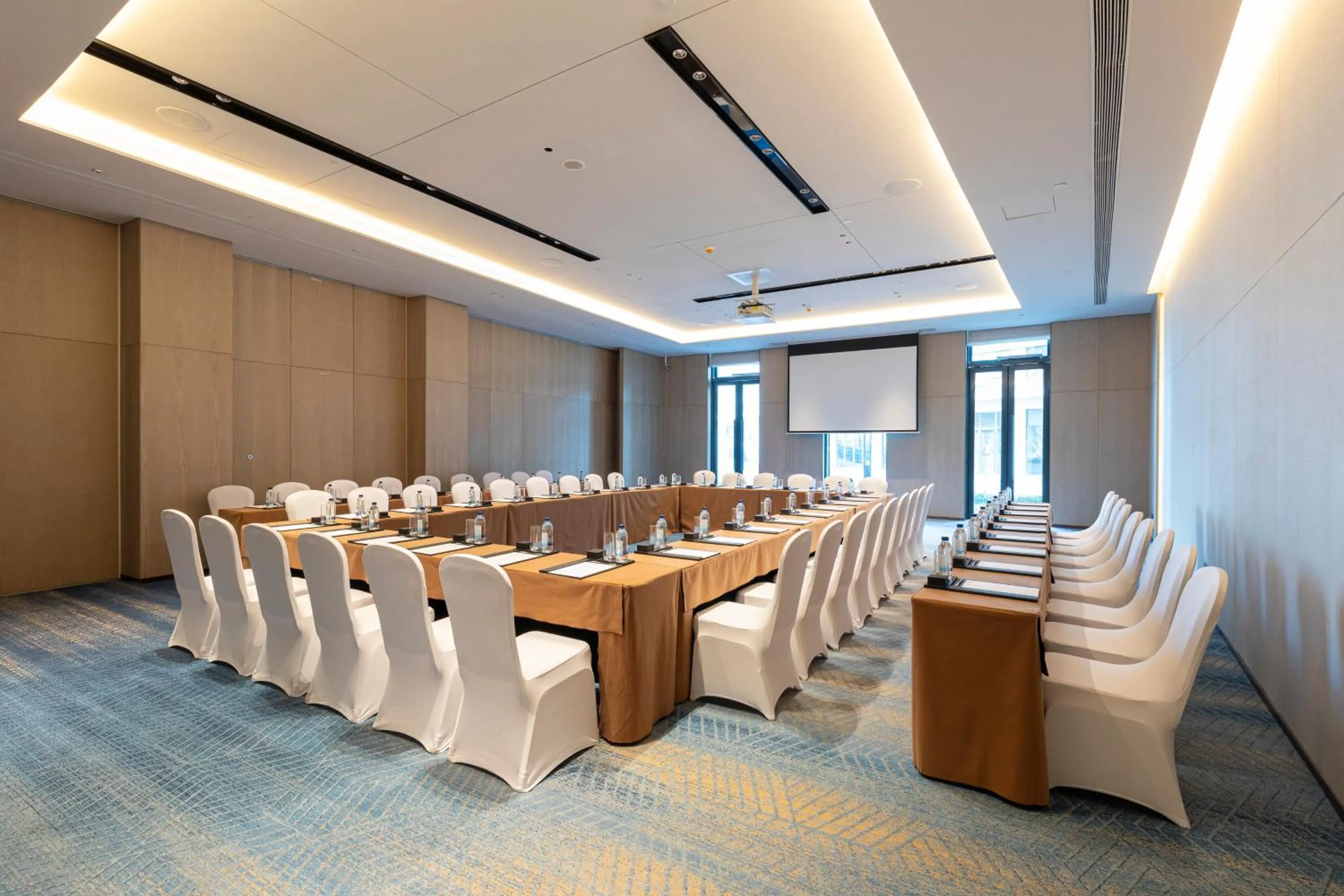 Meeting/conference room in Holiday Inn Xianyang Shuangzhao Lake by IHG
