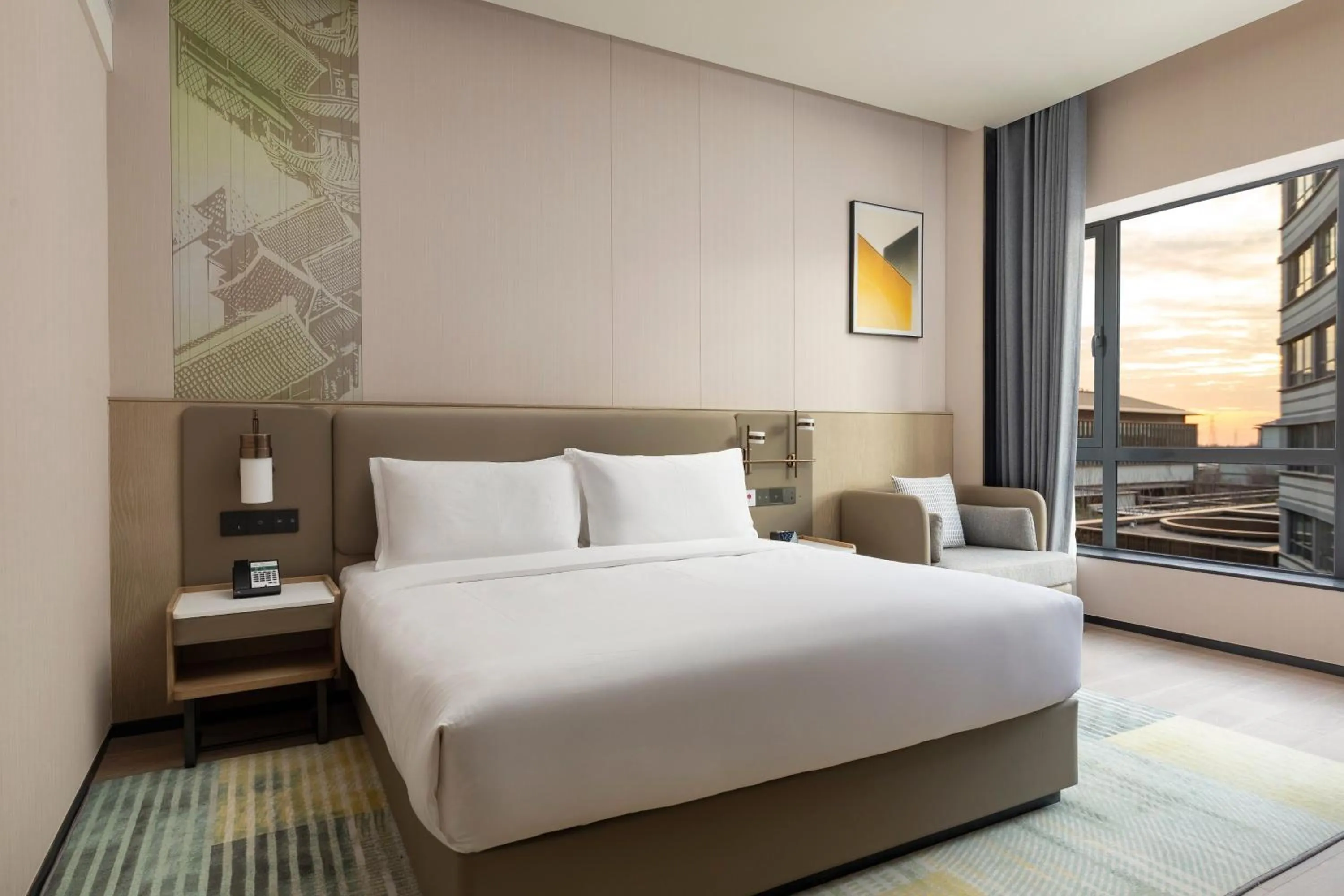 Photo of the whole room, Bed in Holiday Inn Xianyang Shuangzhao Lake by IHG