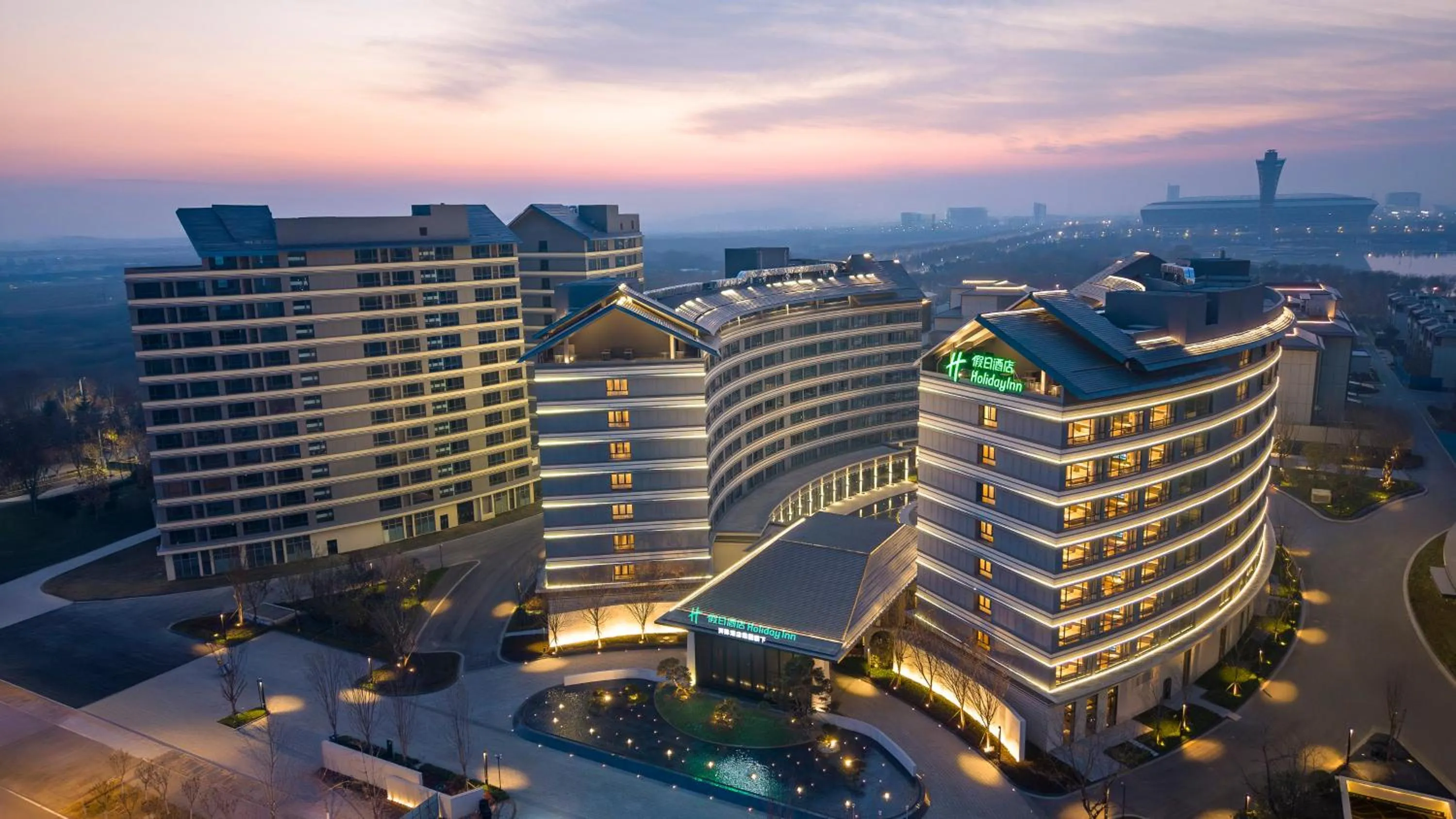 Property building in Holiday Inn Xianyang Shuangzhao Lake by IHG