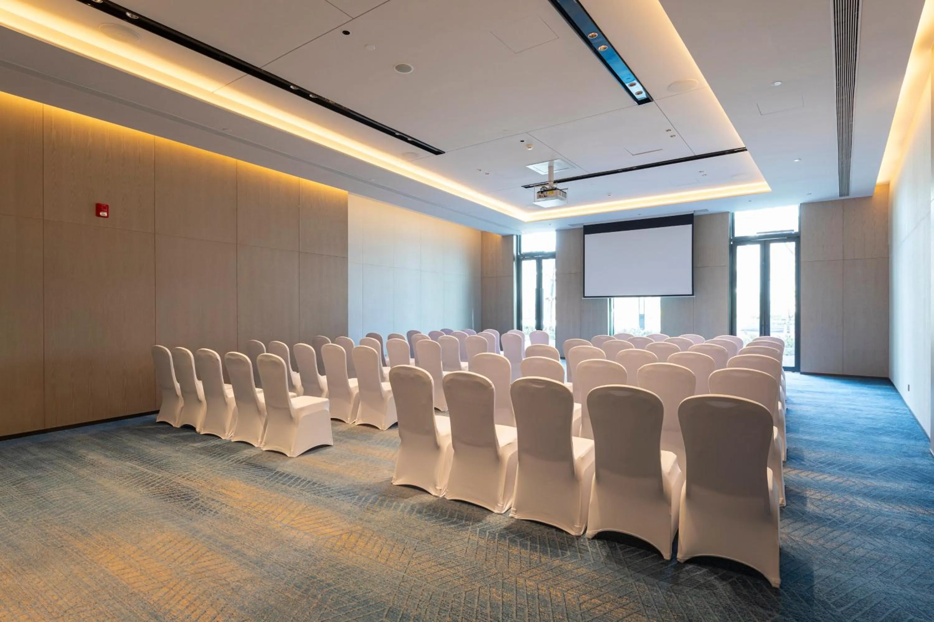 Meeting/conference room in Holiday Inn Xianyang Shuangzhao Lake by IHG