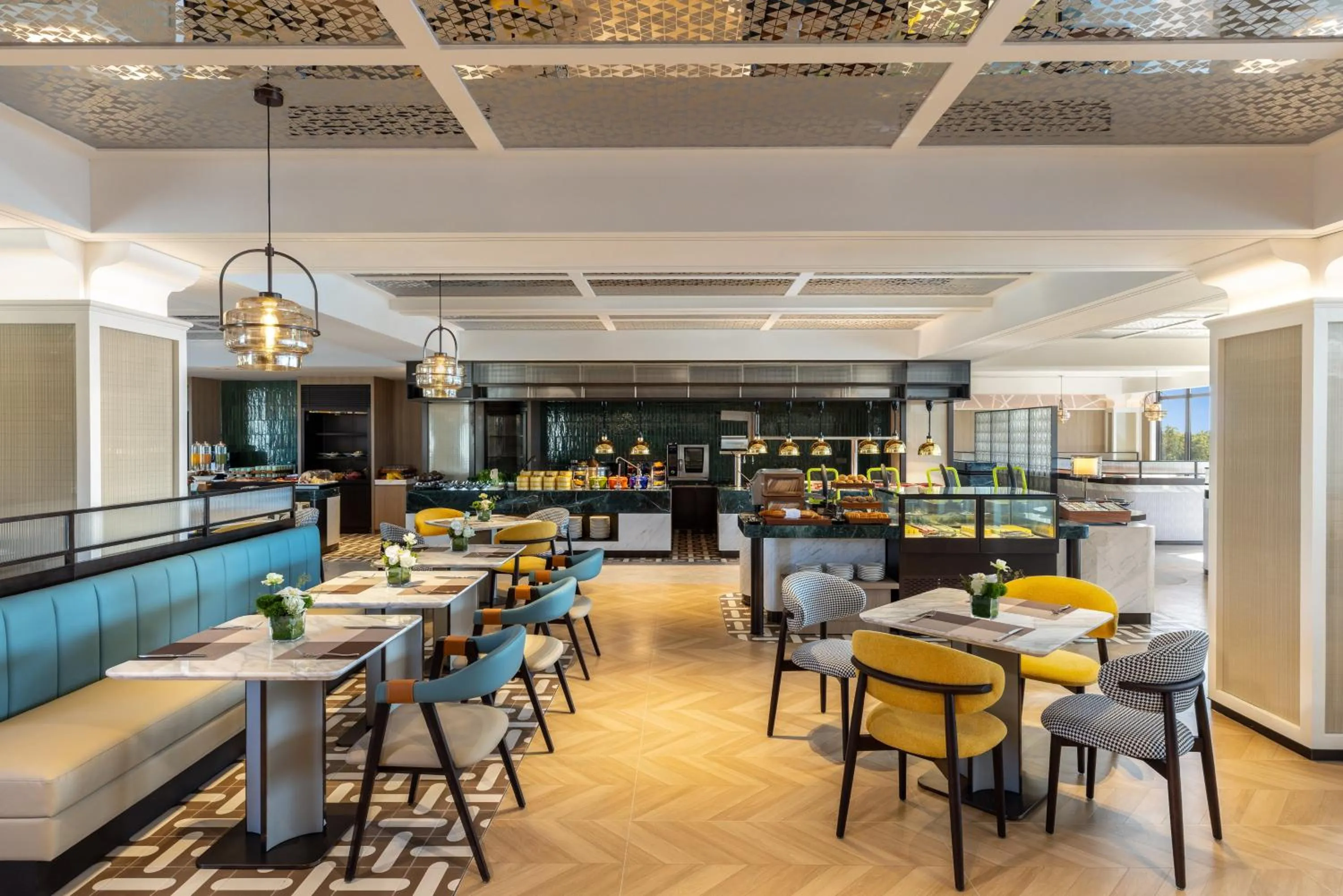 Restaurant/places to eat in Holiday Inn Shanghai Tourism Zone by IHG