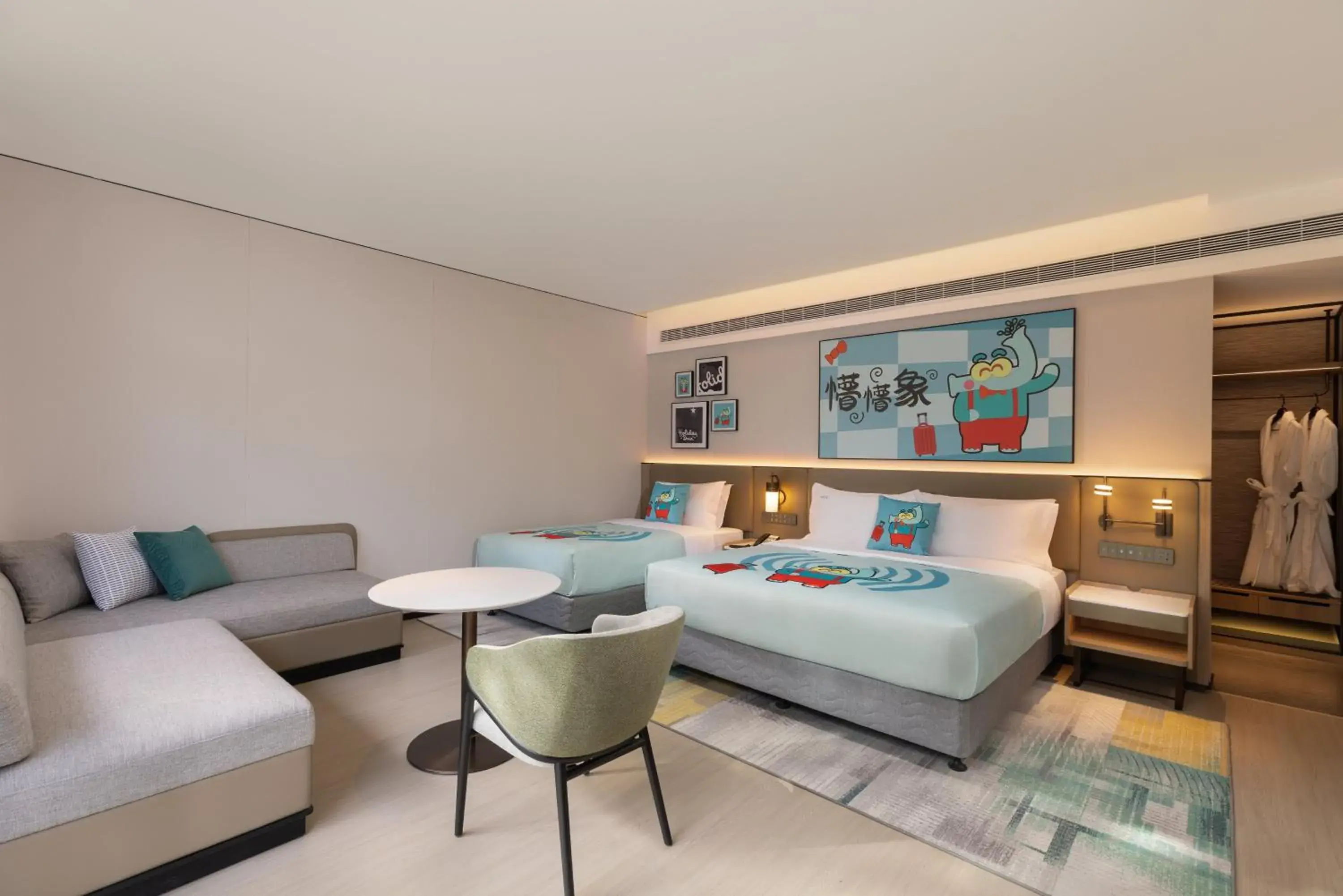 Premium King Room with Bathtub - Kids Theme in Holiday Inn Shanghai Tourism Zone by IHG Premium King Room with Bathtub - Kids Theme in Holiday Inn Shanghai Tourism Zone by IHG