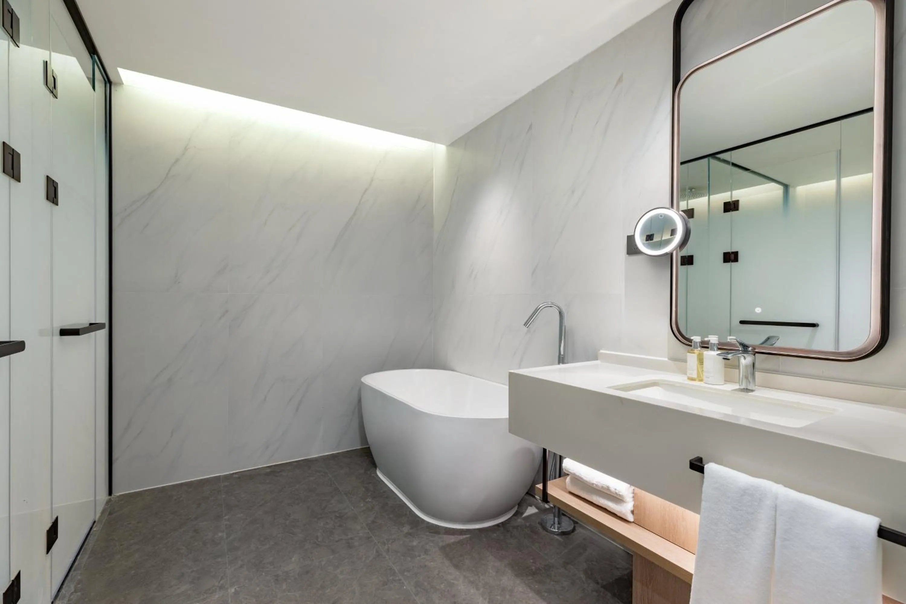 Bathroom in Holiday Inn Shanghai Tourism Zone by IHG
