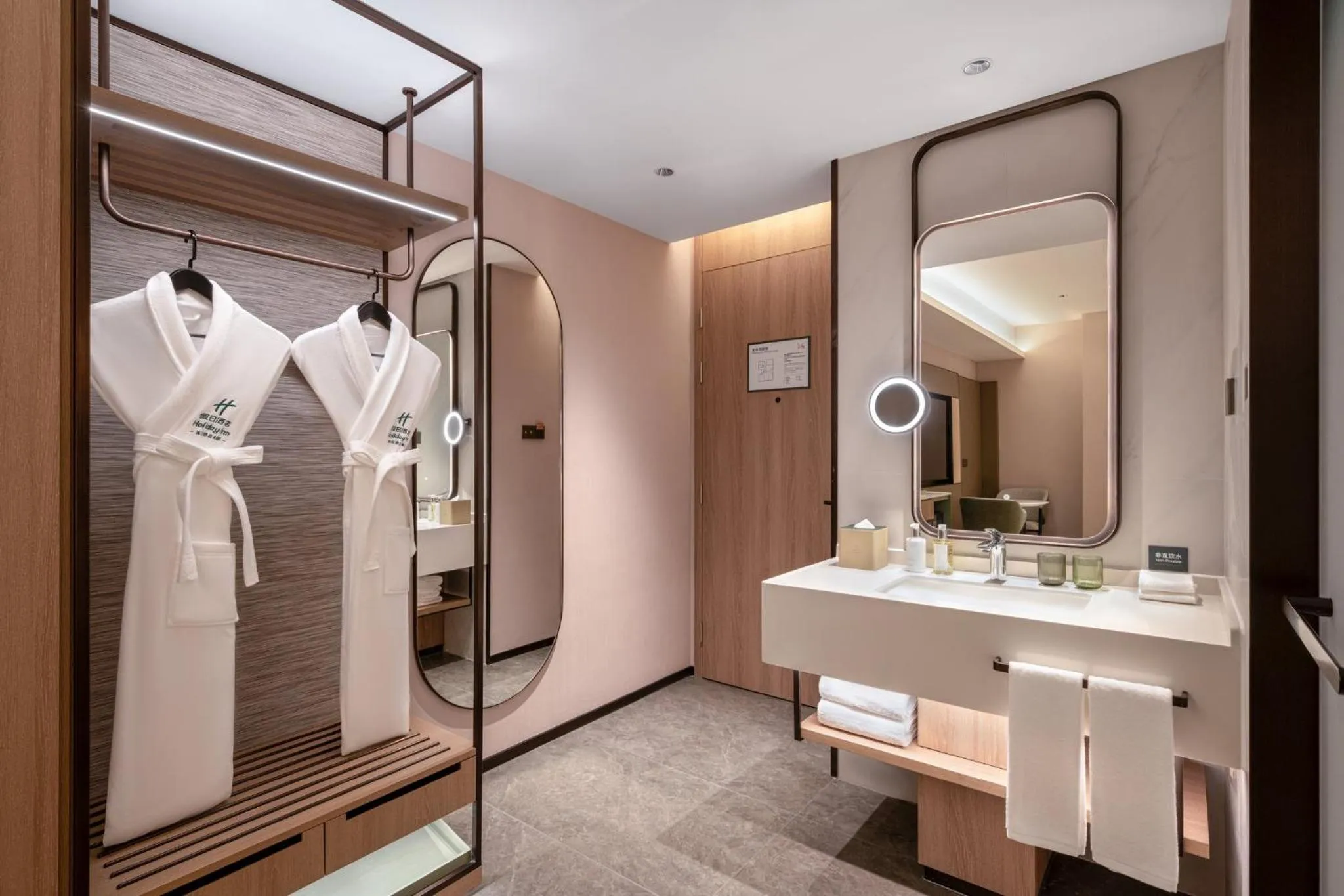 Photo of the whole room in Holiday Inn Shanghai Tourism Zone by IHG