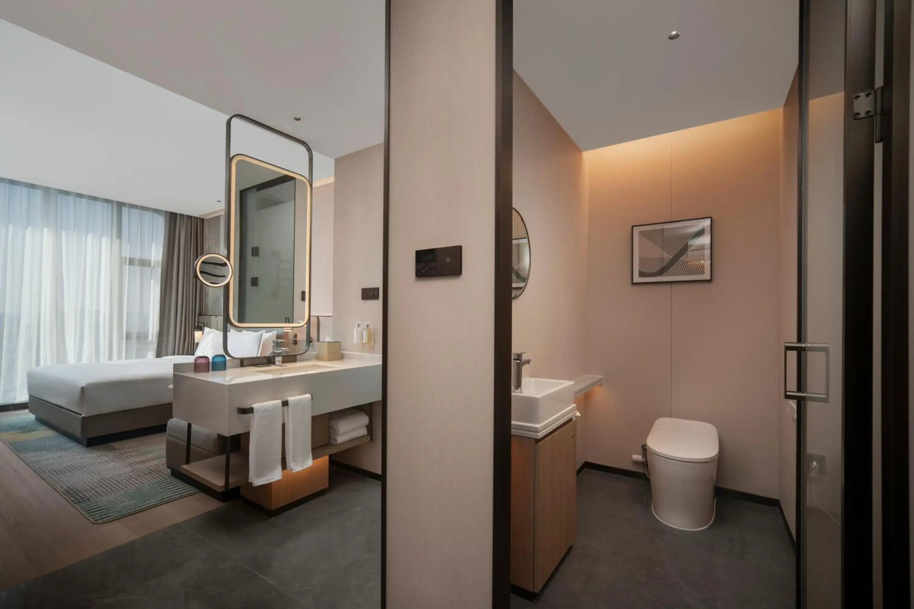 Standard King Room with City View in Holiday Inn Qingdao CBD by IHG Standard King Room with City View in Holiday Inn Qingdao CBD by IHG