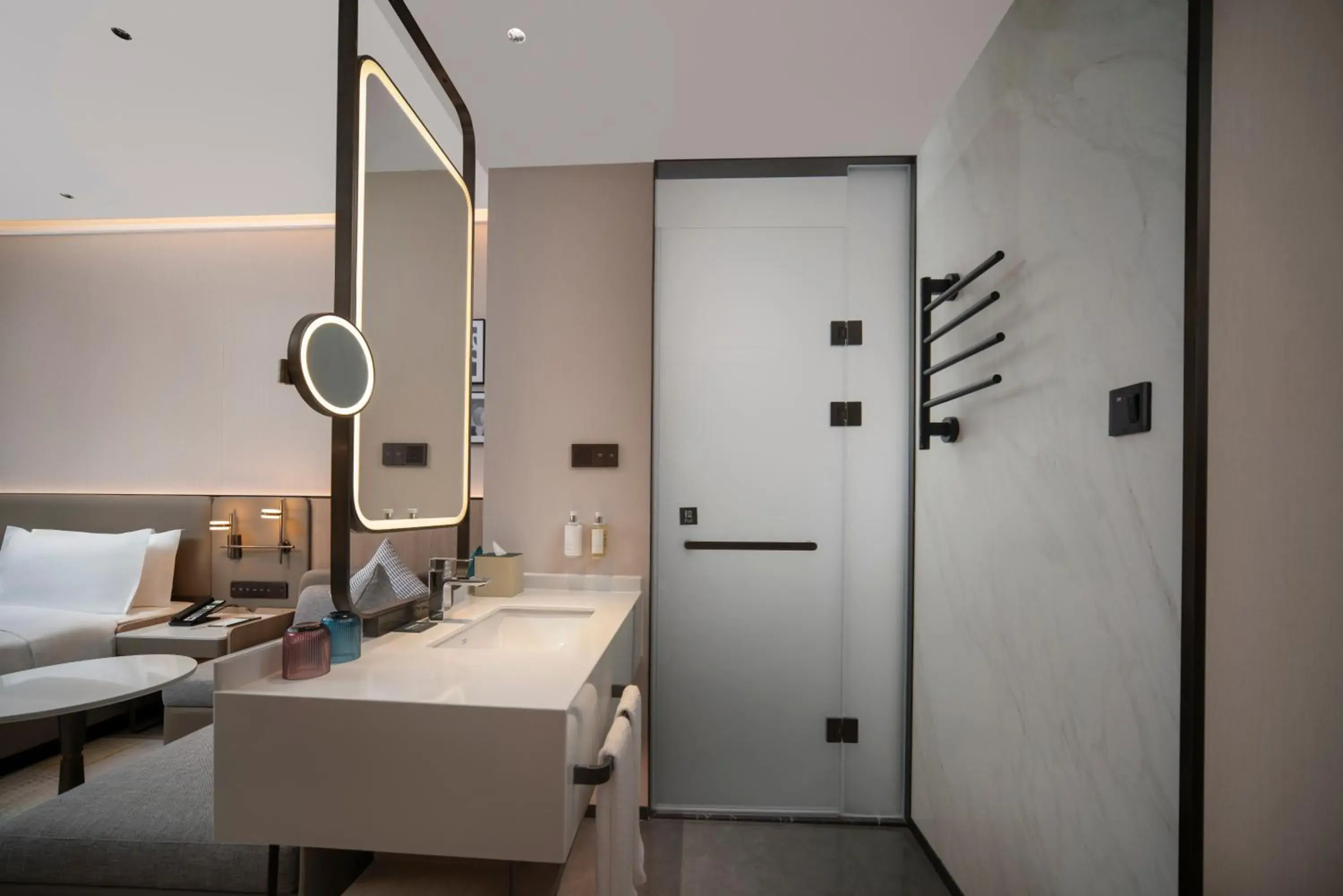 Standard King Room in Holiday Inn Qingdao CBD by IHG Standard King Room in Holiday Inn Qingdao CBD by IHG
