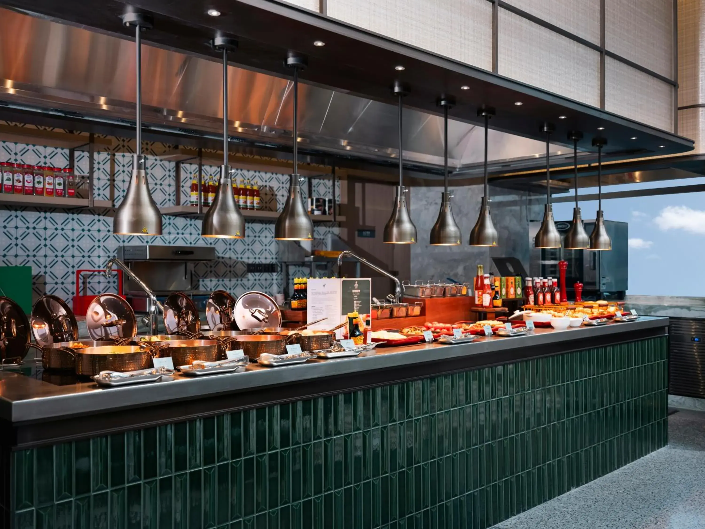 Restaurant/places to eat in Holiday Inn Qingdao CBD by IHG Restaurant/places to eat in Holiday Inn Qingdao CBD by IHG